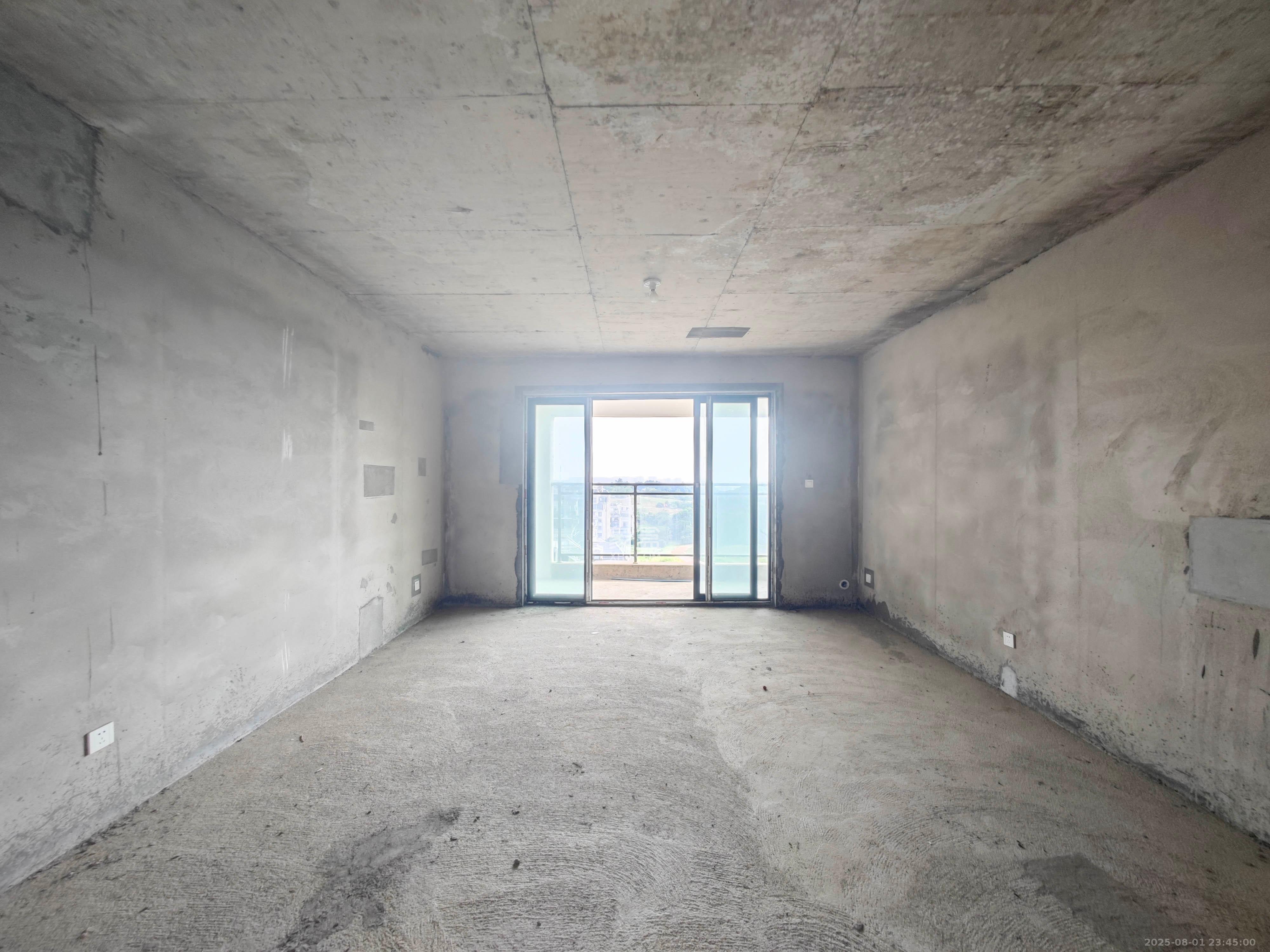 五矿万境蓝山  4室2厅2卫    118.0万客厅