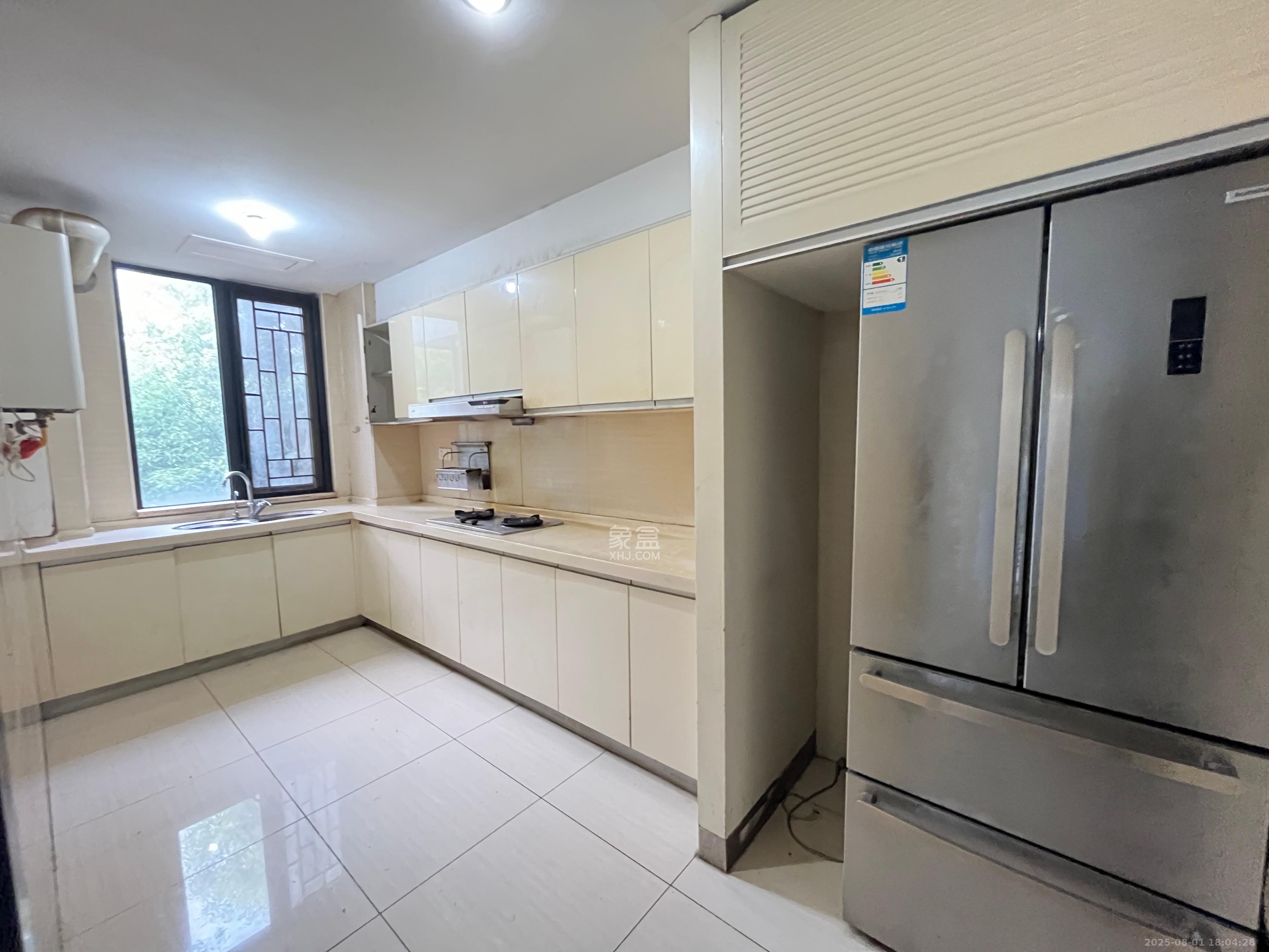 阳光100三期 4室2厅2卫 3500.0元/月 阳光100三期 4室2厅2卫 3500.0元/月室内图