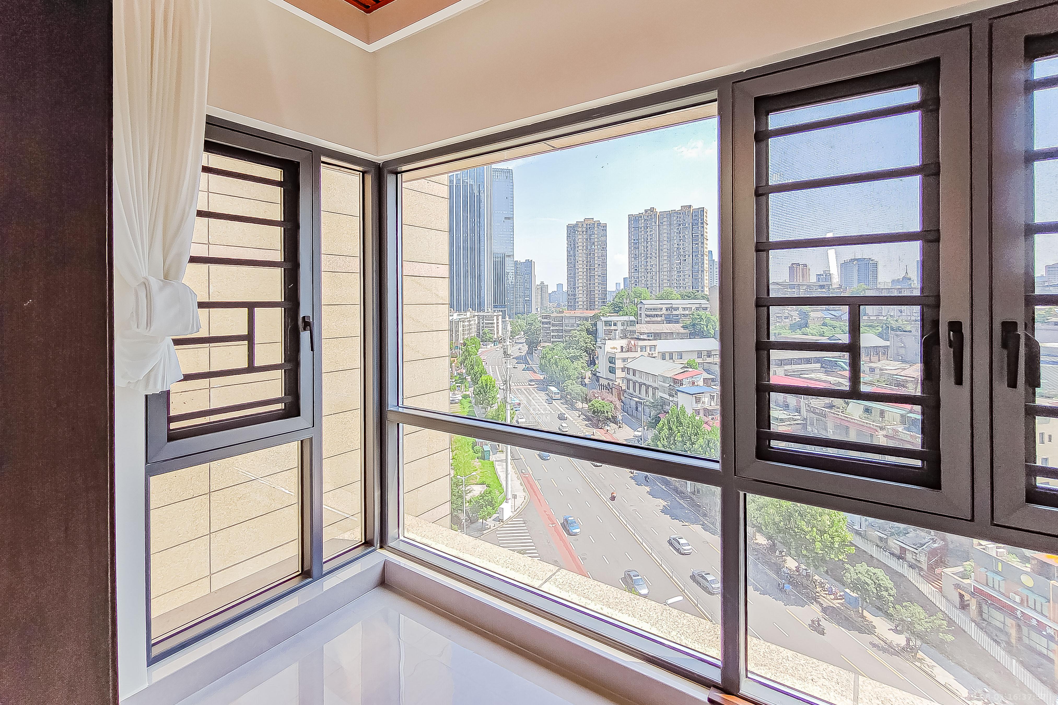 保利国际广场 3室2厅2卫 259.0万 保利国际广场 3室2厅2卫 259.0万阳台