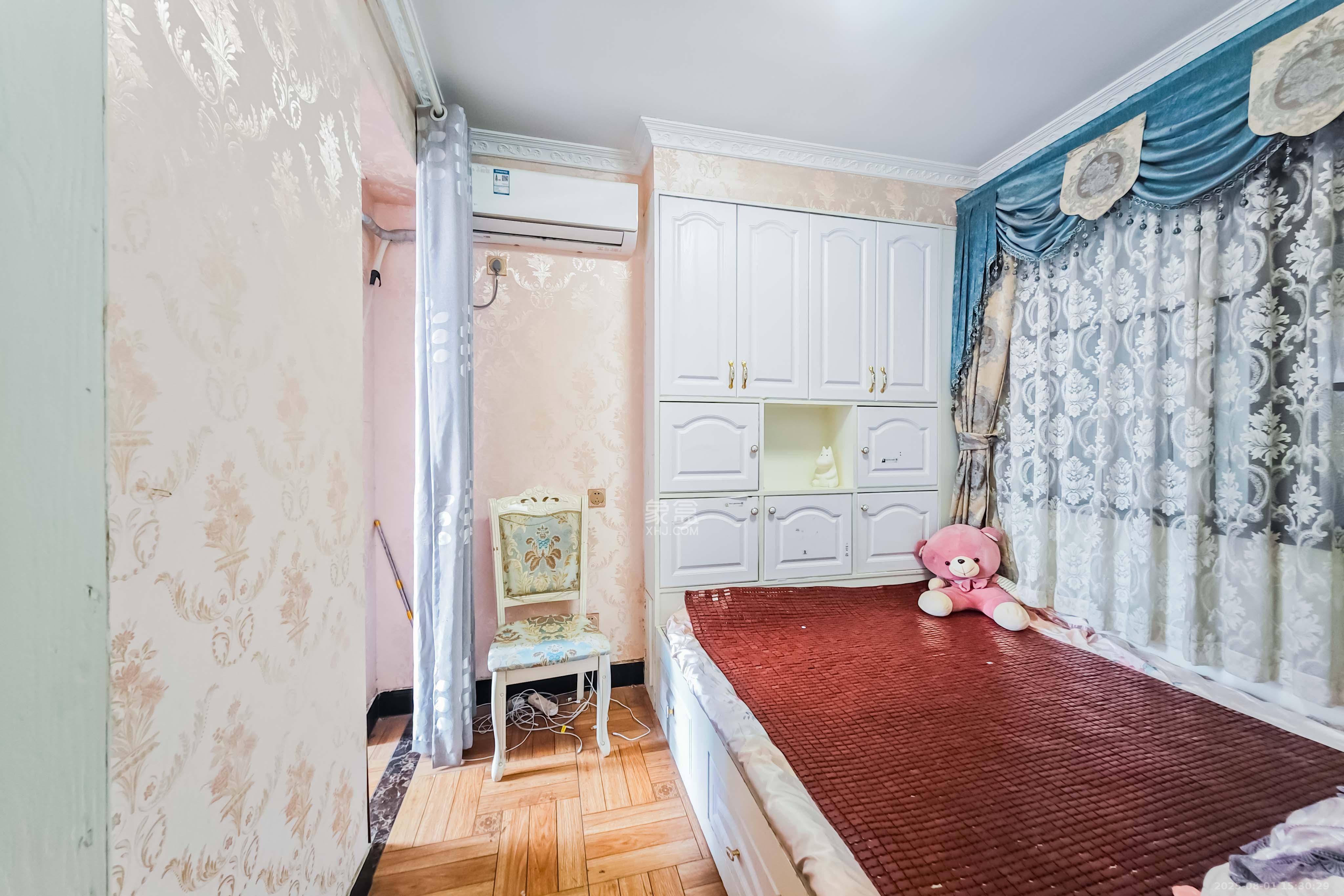 兴旺正佳广场(金石雅苑) 3室2厅1卫 106.0万 兴旺正佳广场(金石雅苑) 3室2厅1卫 106.0万卧室