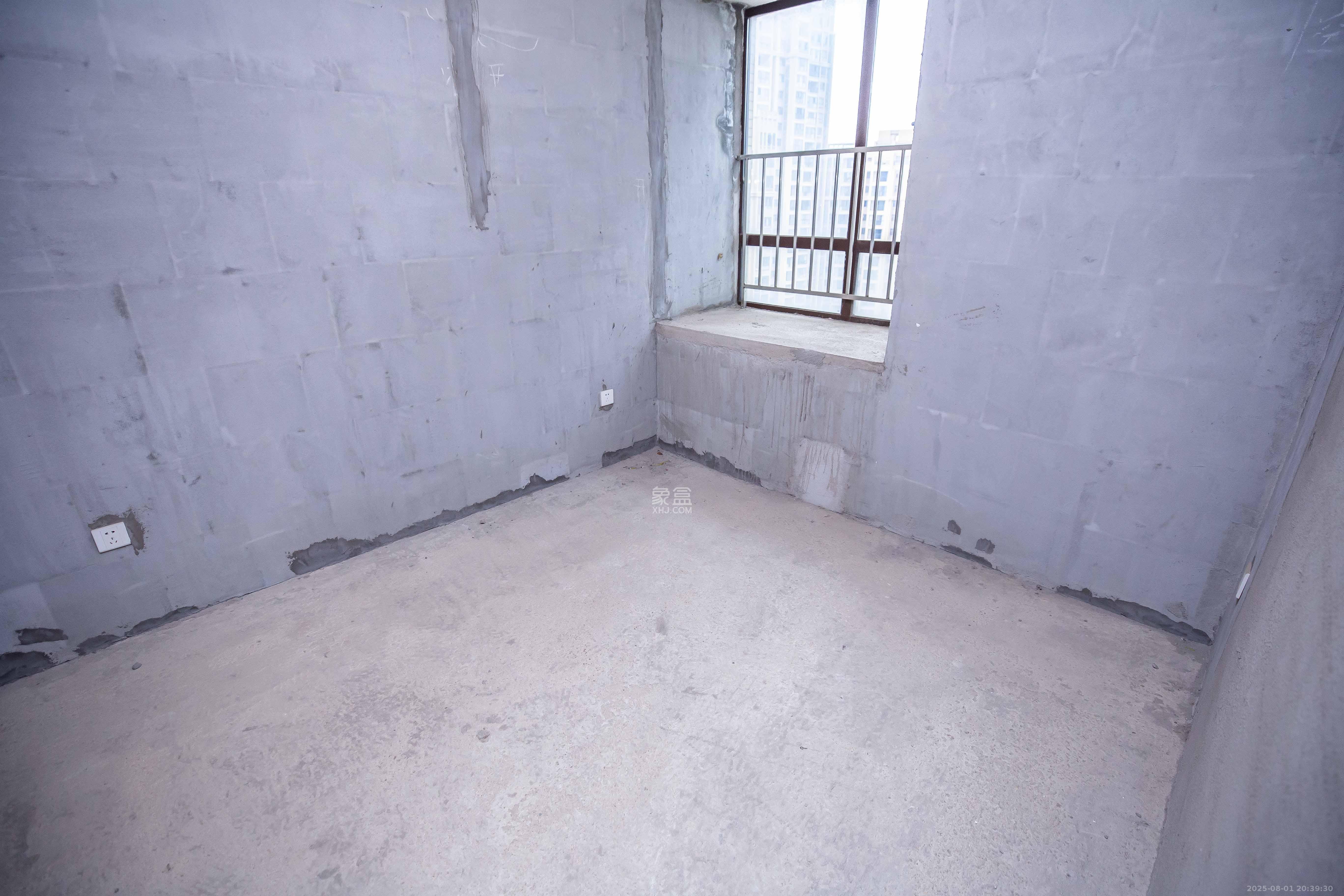 盛景谷山里  3室2厅2卫   135.00万卧室