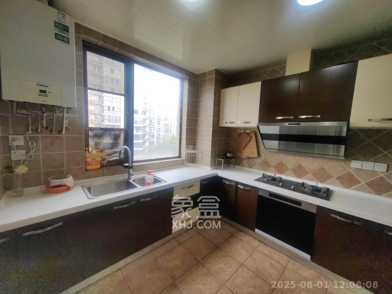 和馨佳园 4室2厅3卫 4000.0元/月 和馨佳园 4室2厅3卫 4000.0元/月室内图