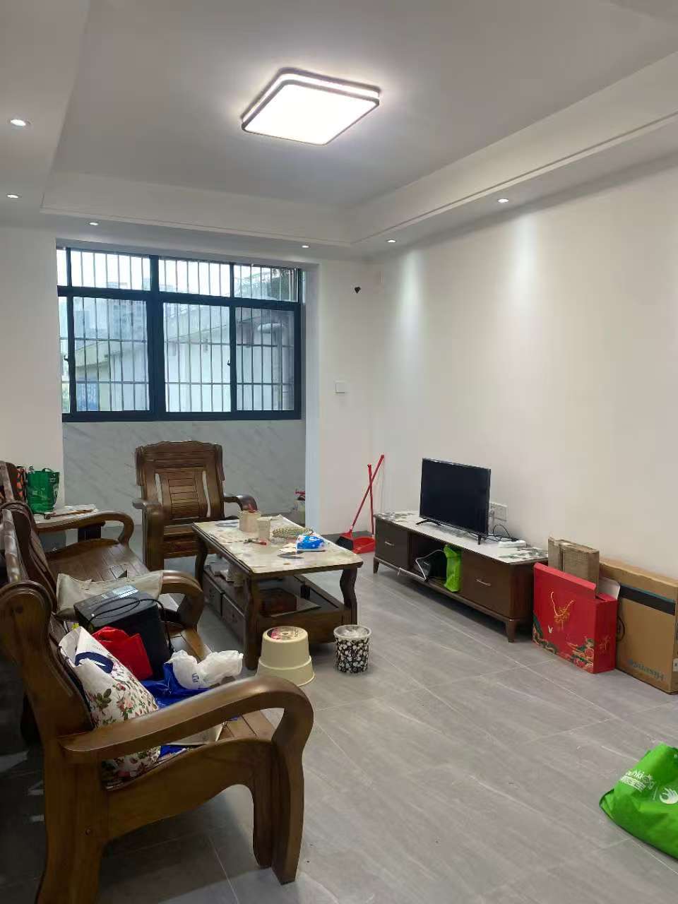 白龙花园  1室0厅0卫   2000.00元/月室内图