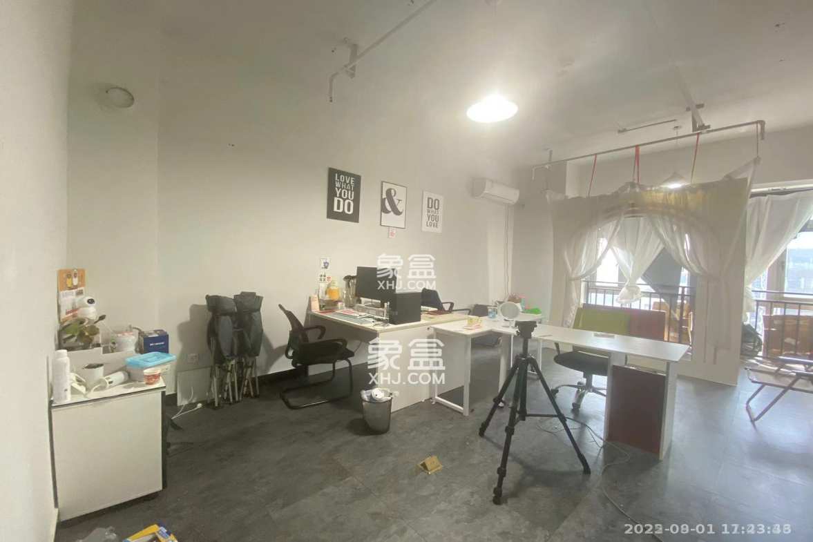 奥克斯广场 1室1厅1卫 1600.00元/月 奥克斯广场 1室1厅1卫 1600.00元/月室内图