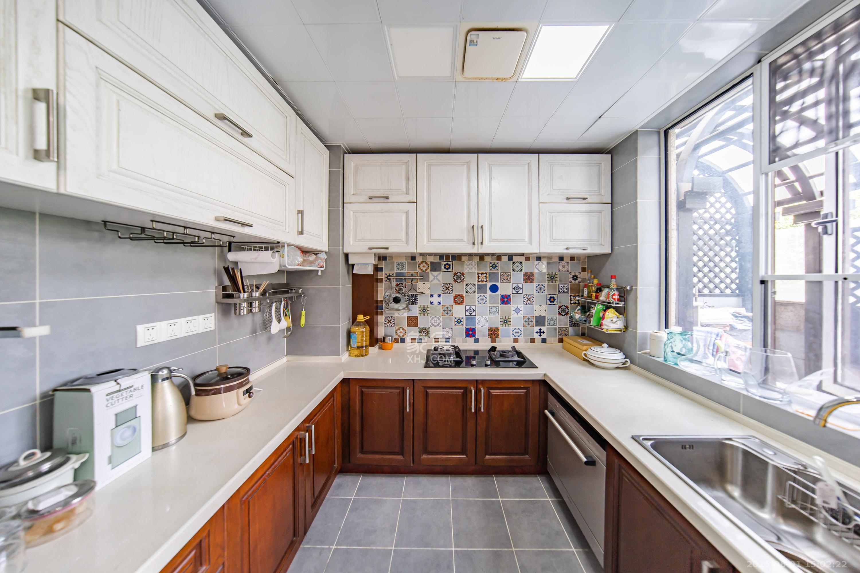 中天栖溪里  3室2厅2卫    198.0万 中天栖溪里  3室2厅2卫    198.0万厨房