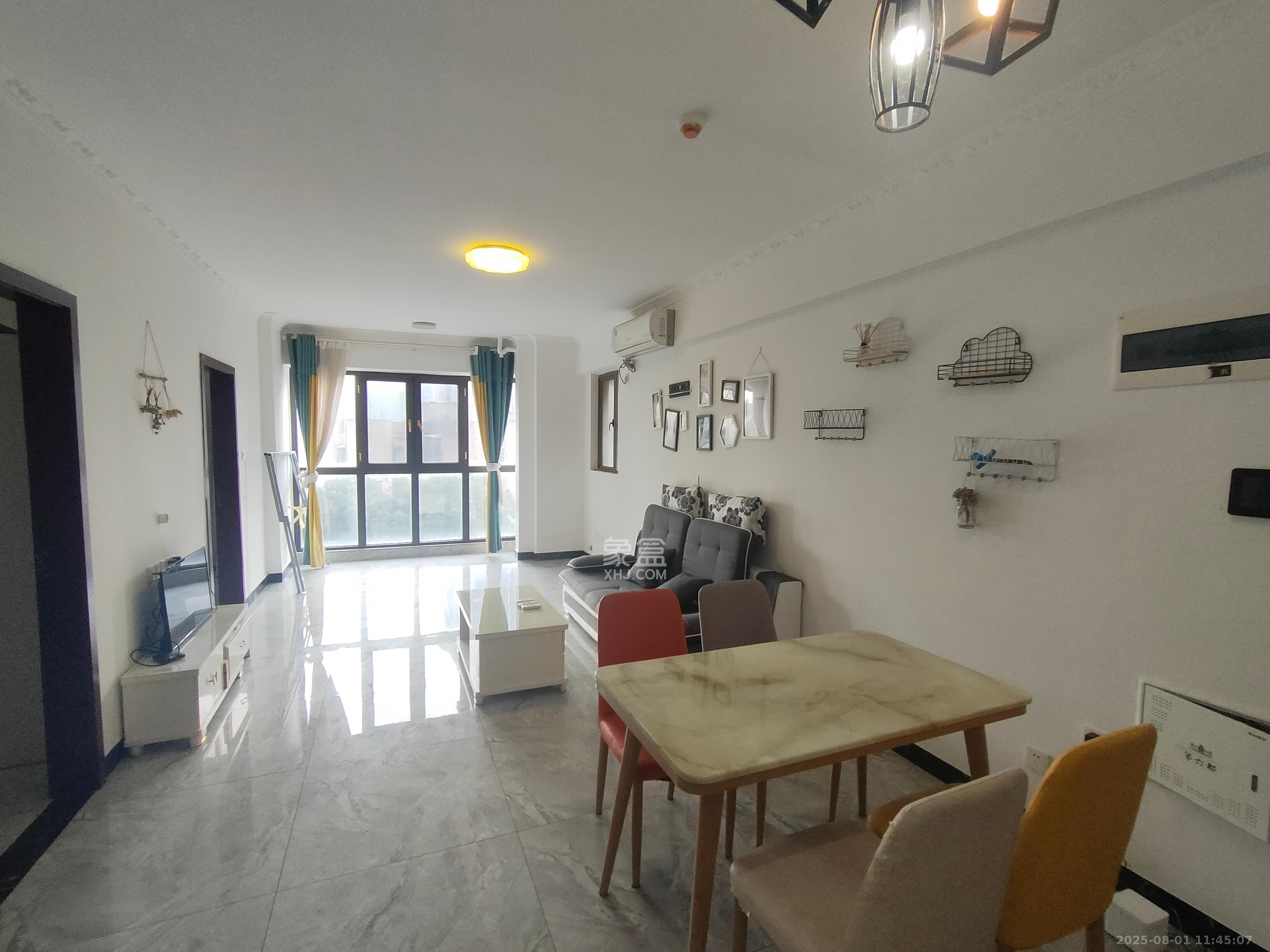 第六都（陆都小区）  2室2厅1卫    2600.0元/月室内图