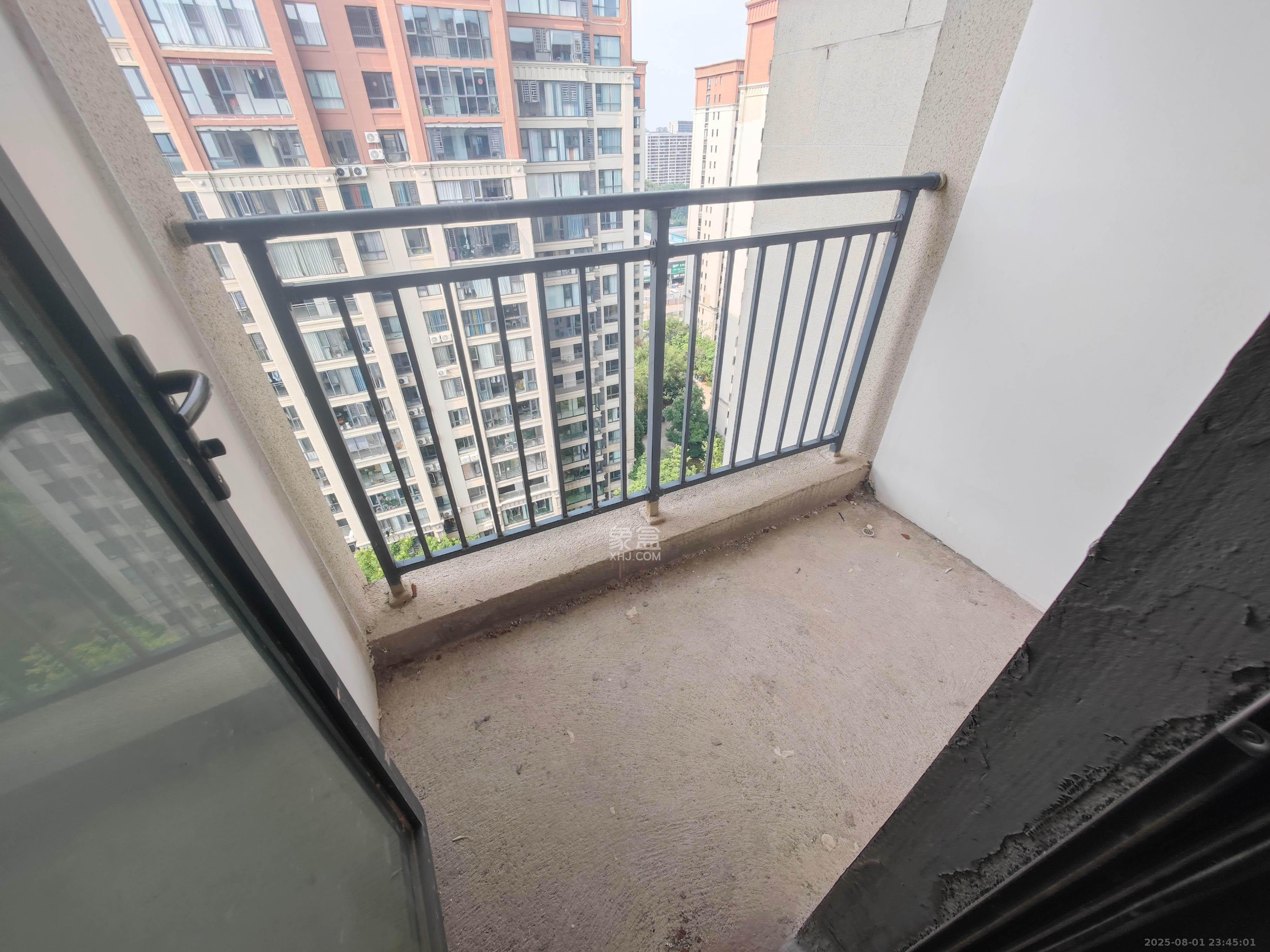 五矿万境蓝山 4室2厅2卫 118.0万 五矿万境蓝山 4室2厅2卫 118.0万阳台