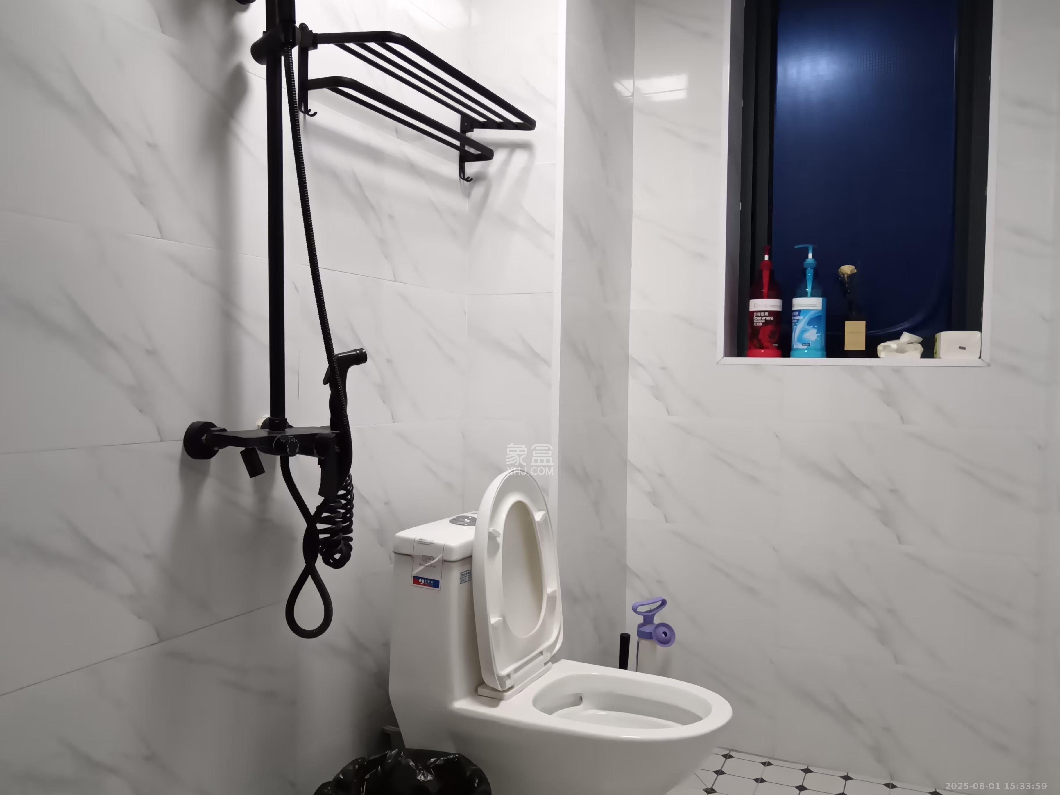 中天广场 1室1厅1卫 2400.0元/月 中天广场 1室1厅1卫 2400.0元/月室内图