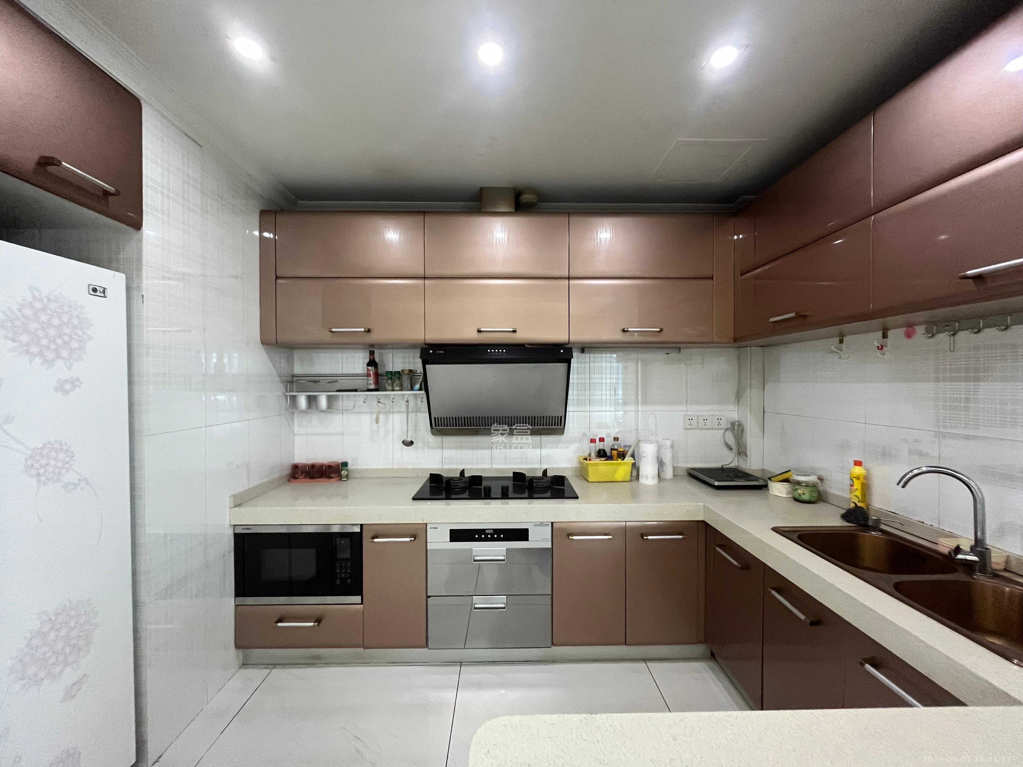 藏珑湖上国际花园  4室2厅2卫    6000.0元/月室内图