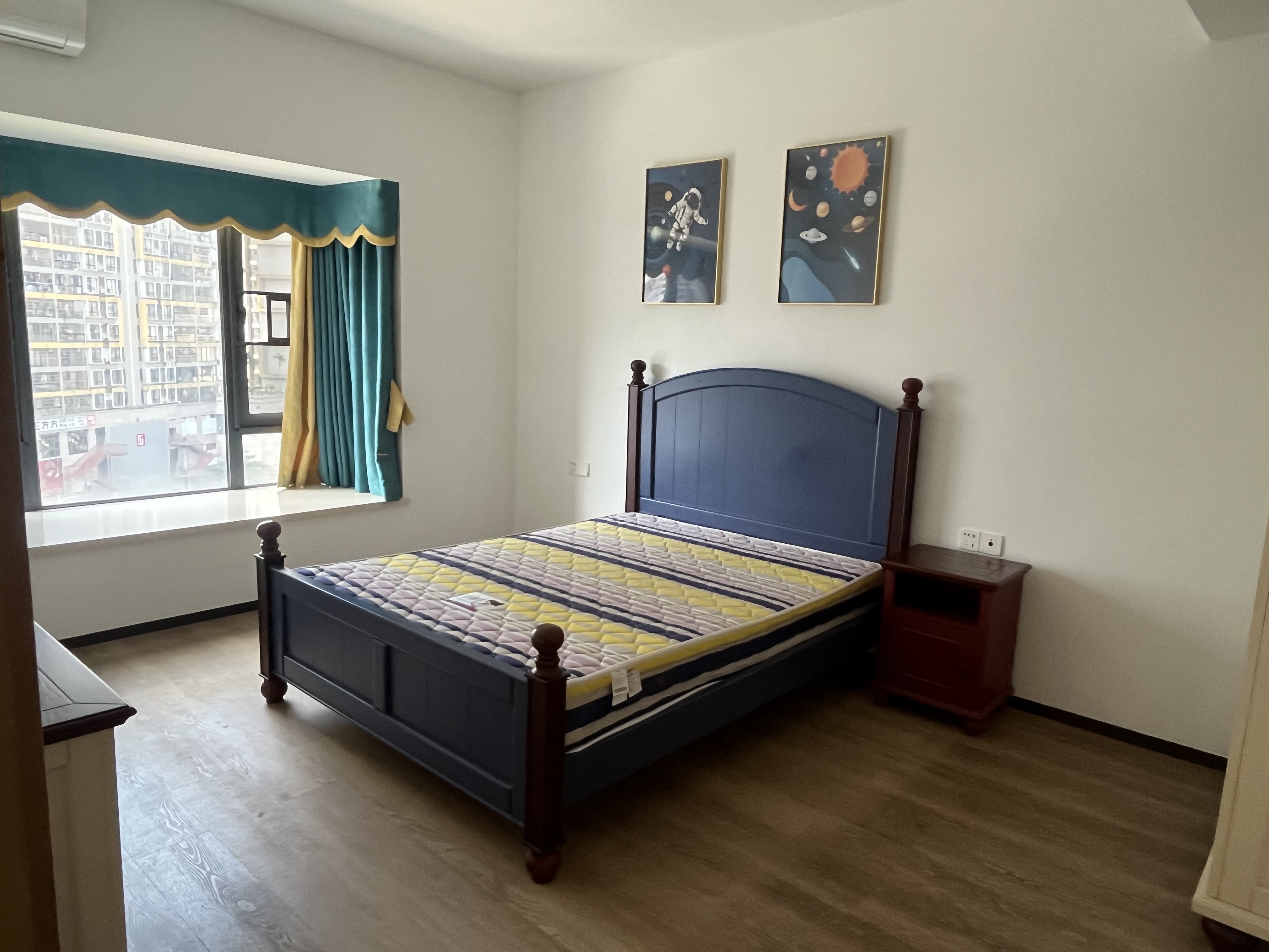 华润中心二期东悦府 4室2厅3卫 430.0万 华润中心二期东悦府 4室2厅3卫 430.0万客厅