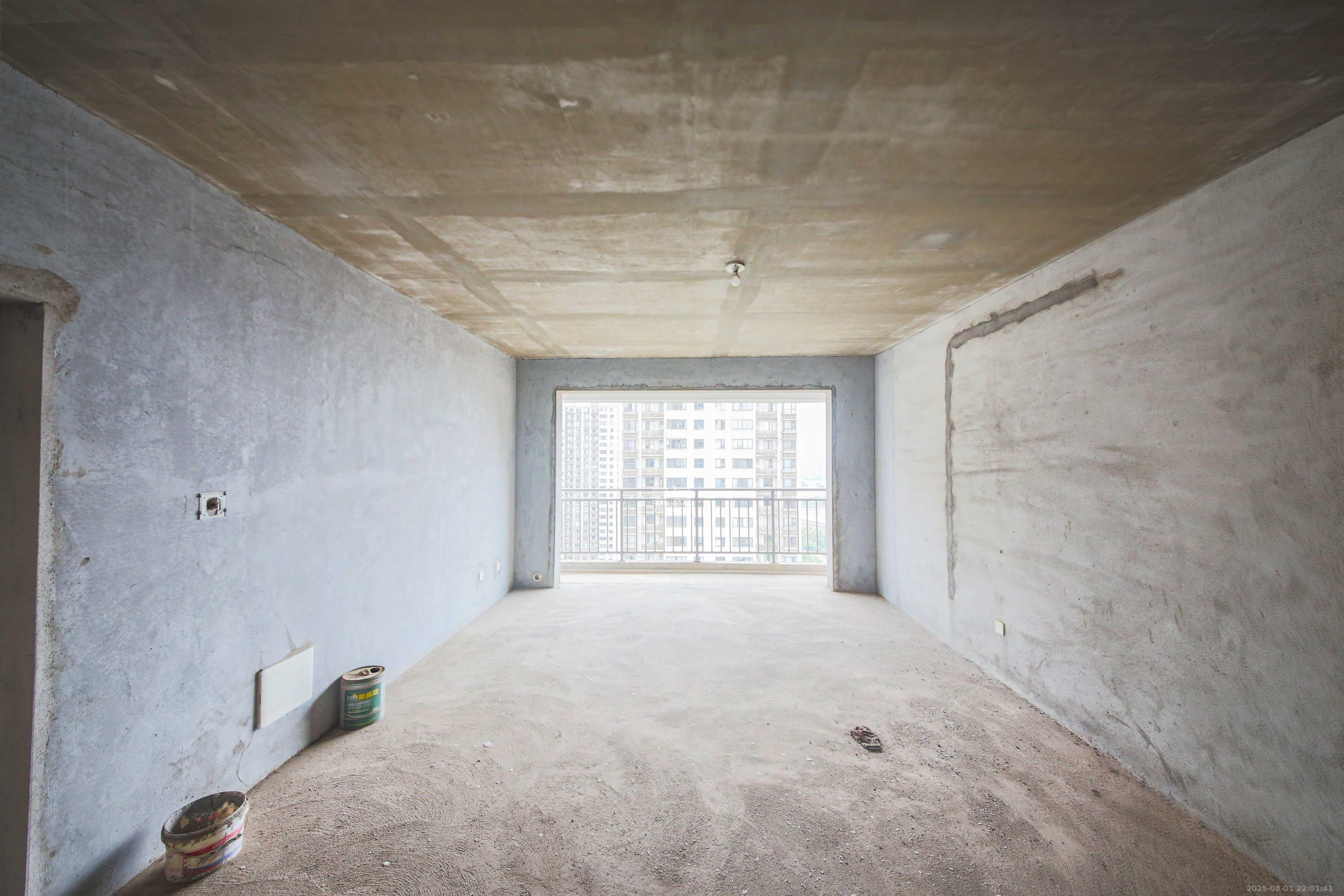 轻盐阳光CEO(轻盐雅苑)(轻奢时代)  3室2厅2卫    120.0万客厅