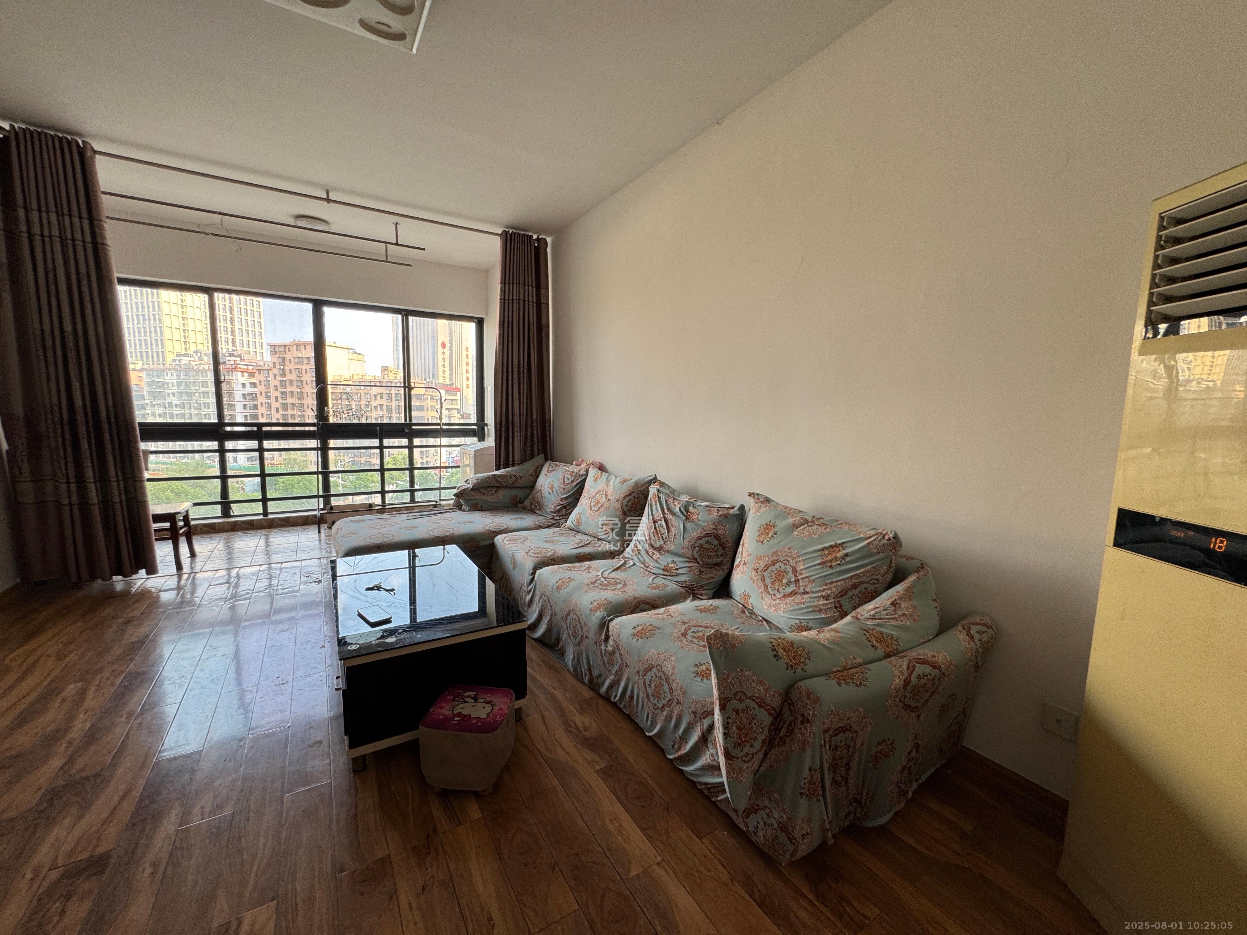 瑞都华庭(华庭美苑)  3室2厅1卫    2000.0元/月 瑞都华庭(华庭美苑)  3室2厅1卫    2000.0元/月室内图