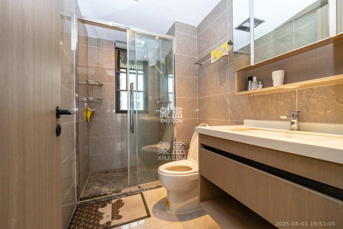 东原麓印长江A区  4室2厅2卫    140.0万 东原麓印长江A区  4室2厅2卫    140.0万卫生间