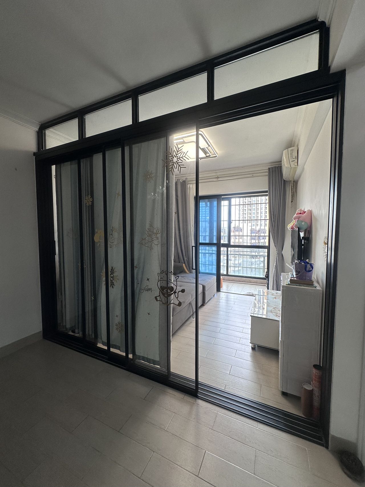 乾坤湖龙昆花园  1室0厅0卫    86.0万客厅