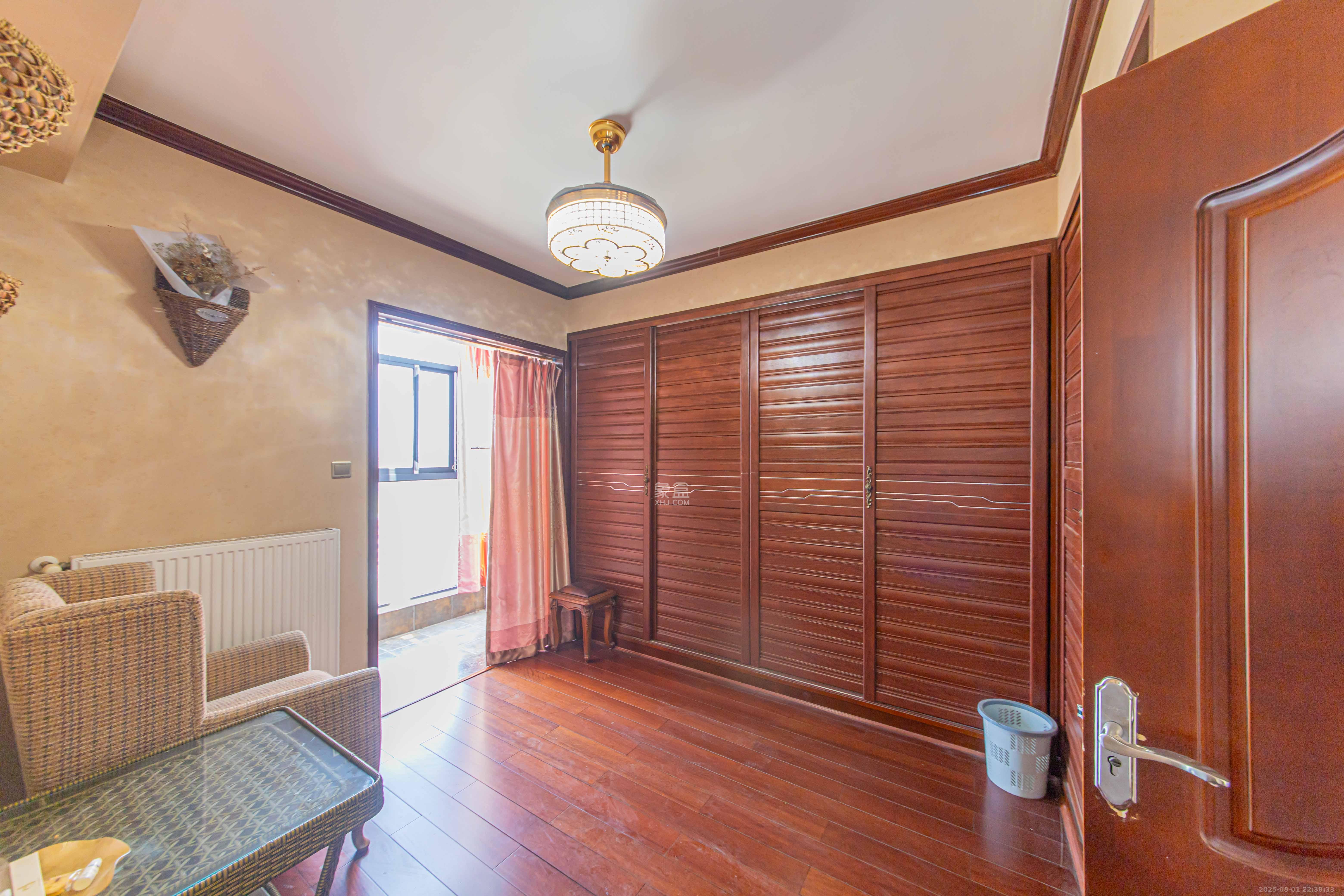 九峰远见 6室3厅4卫 266.0万 九峰远见 6室3厅4卫 266.0万卧室