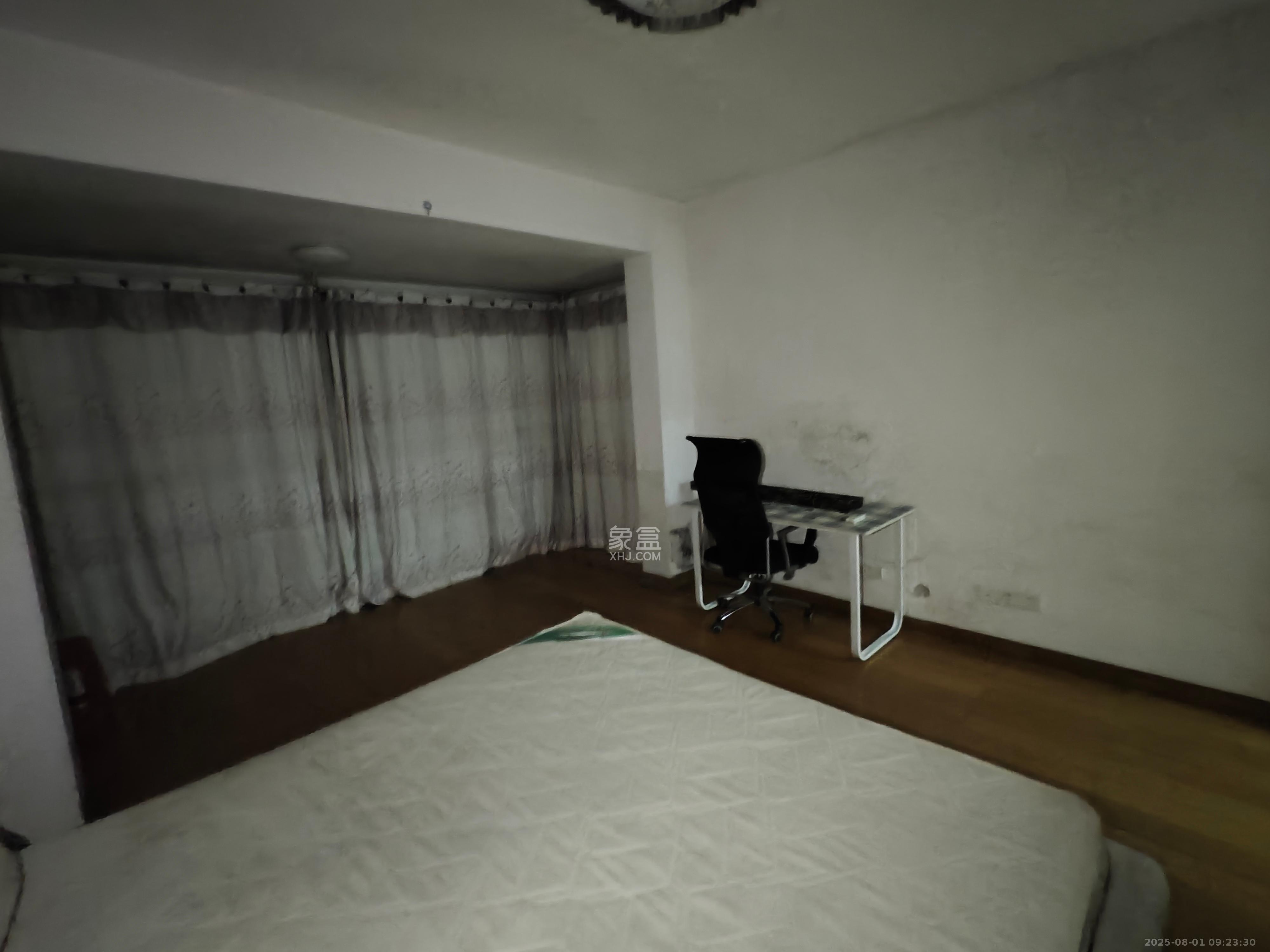 恩瑞麓山名园(龙王港小区) 4室2厅2卫 3000.0元/月 恩瑞麓山名园(龙王港小区) 4室2厅2卫 3000.0元/月室内图