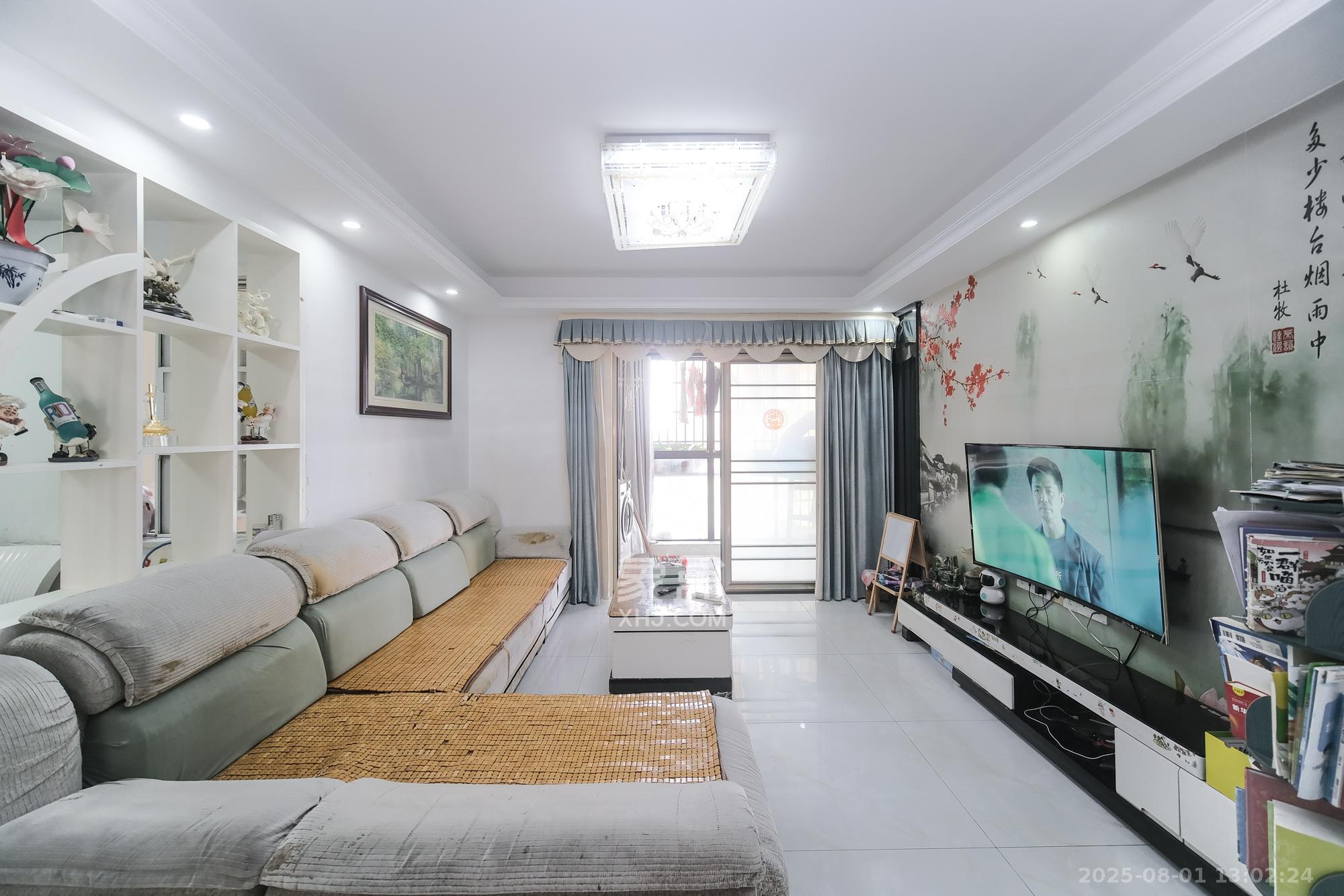 保利香槟国际 3室2厅2卫 83.00万 保利香槟国际 3室2厅2卫 83.00万客厅