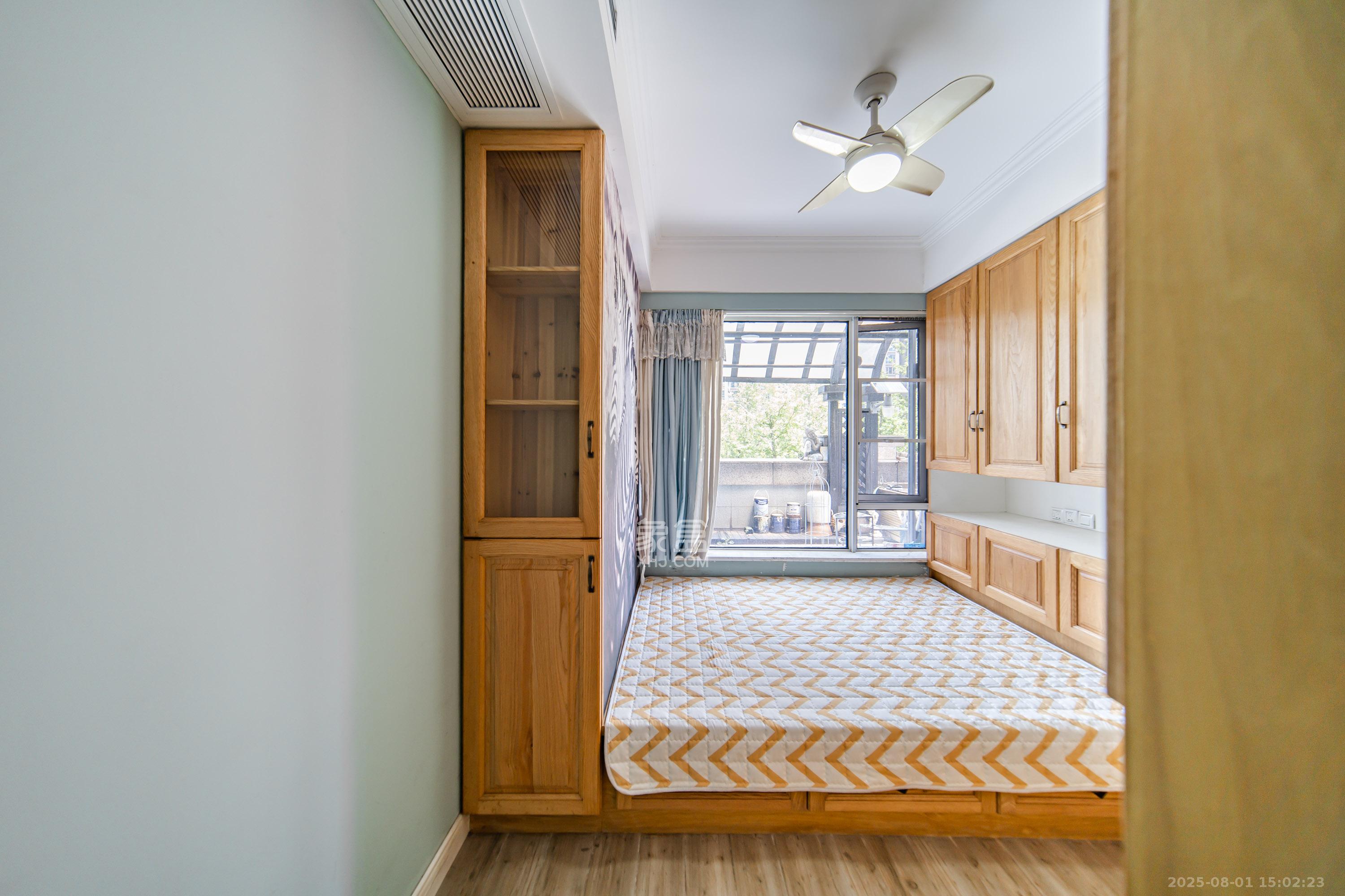 中天栖溪里  3室2厅2卫    198.0万 中天栖溪里  3室2厅2卫    198.0万卧室