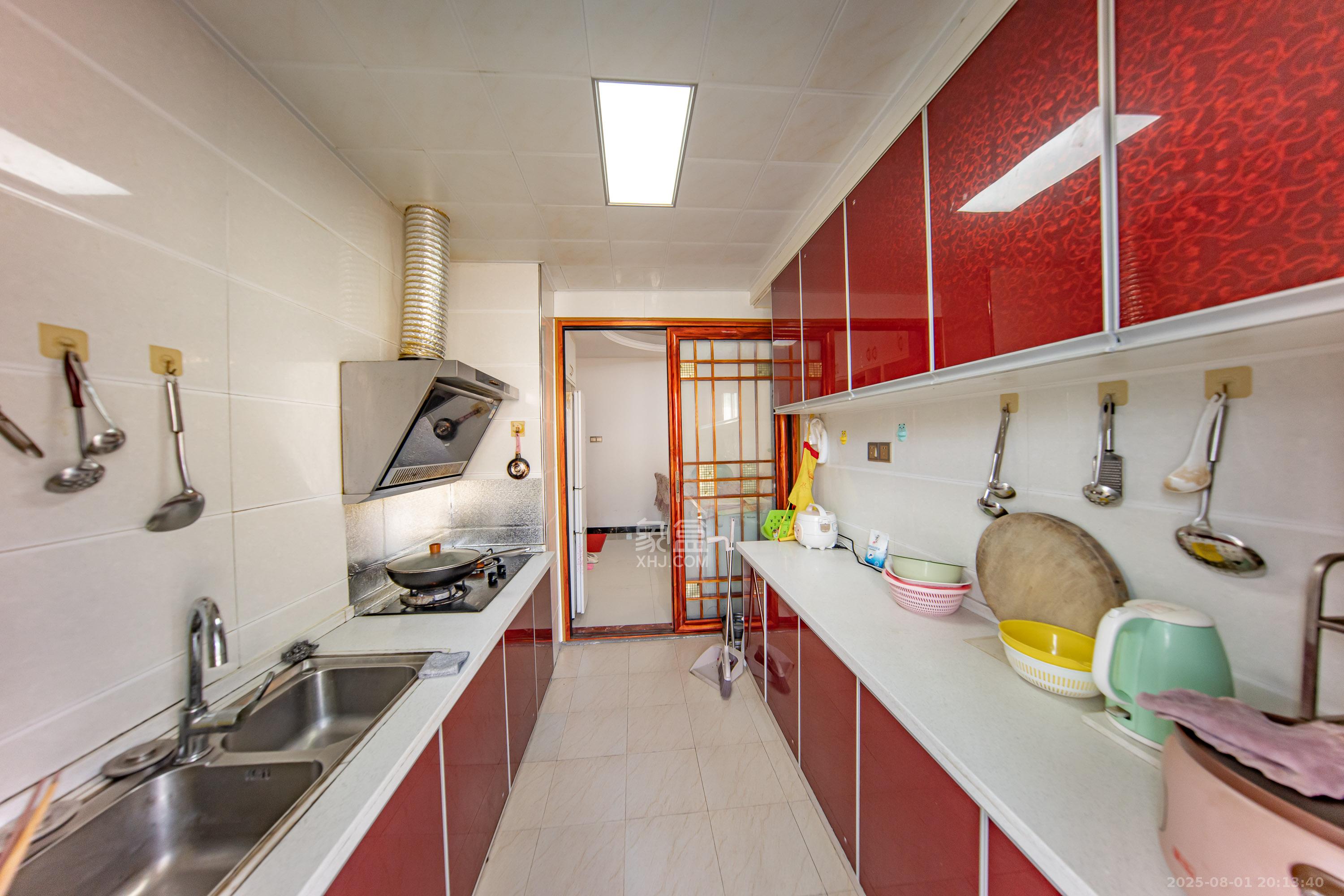 金鼎公园尚 3室2厅2卫 82.8万 金鼎公园尚 3室2厅2卫 82.8万厨房