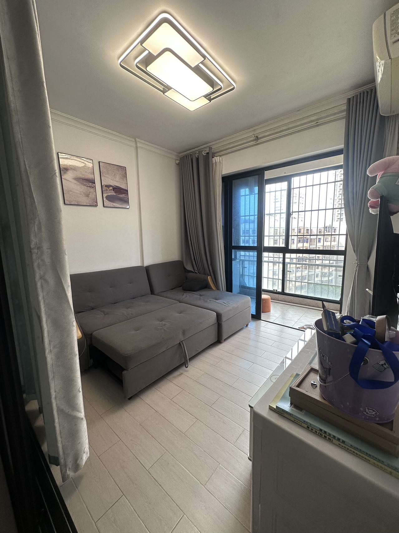 乾坤湖龙昆花园  1室0厅0卫    86.0万客厅