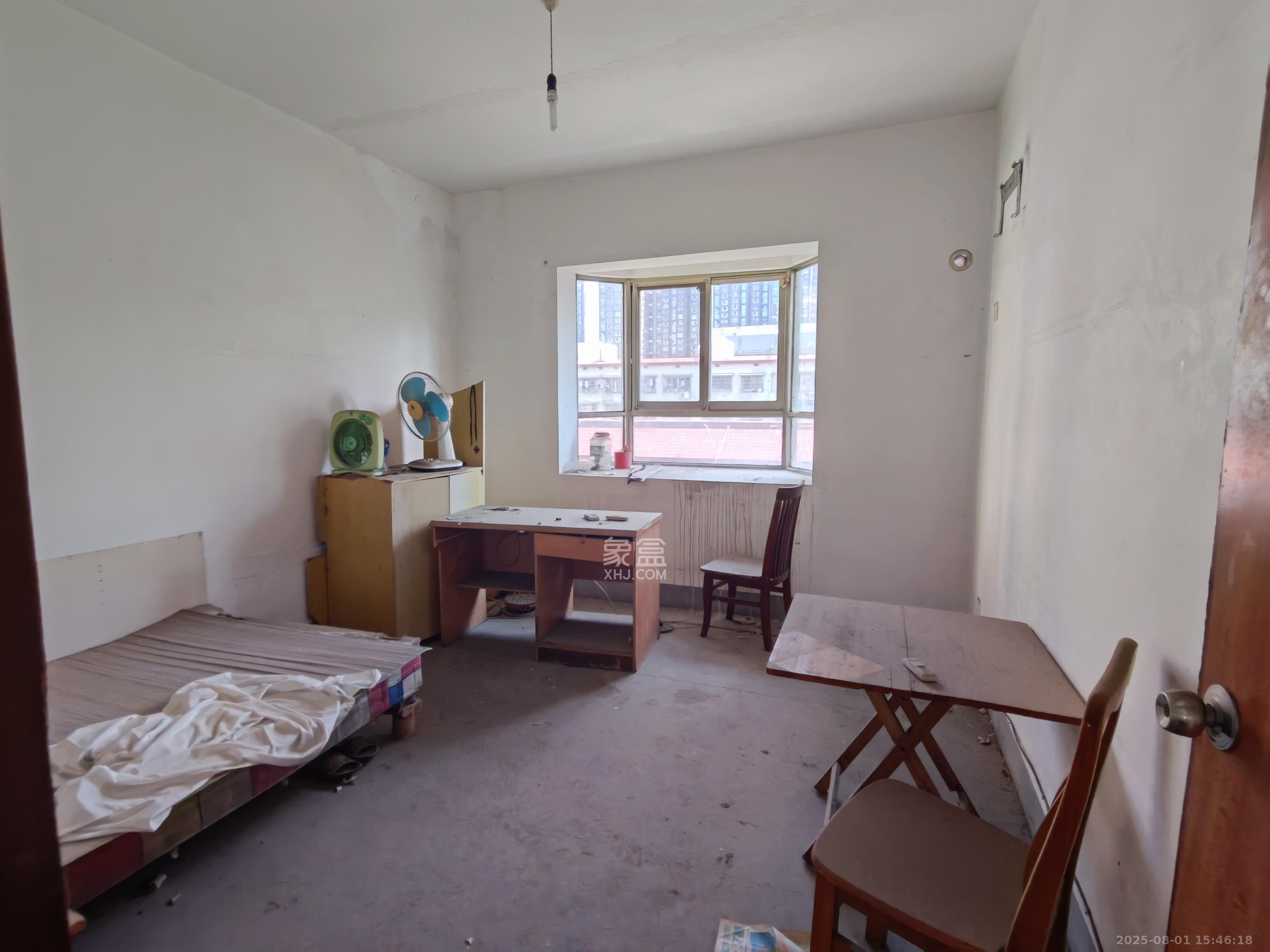 电信公司宿舍  3室2厅2卫    1000.0元/月室内图