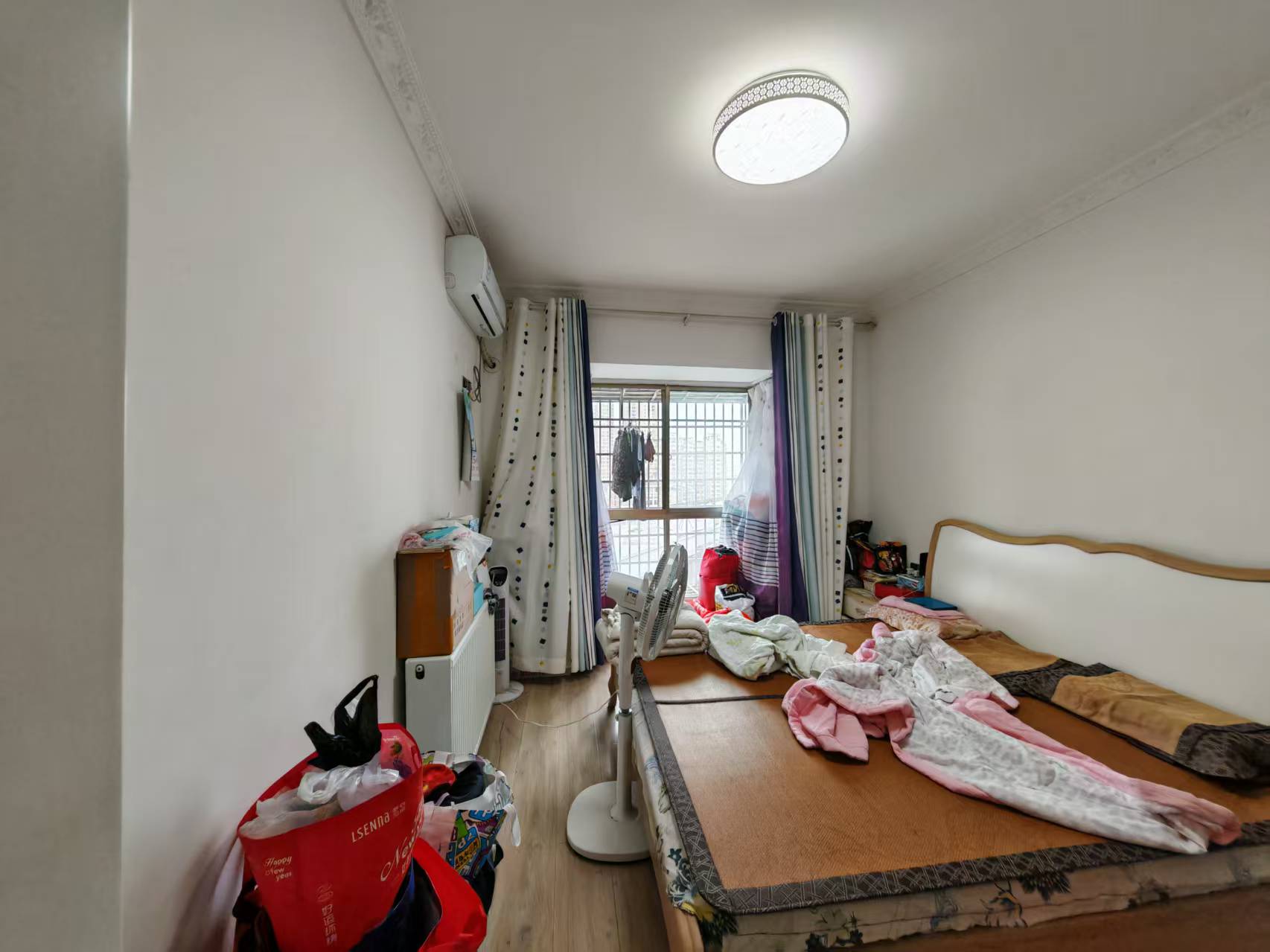 娄星东苑 4室2厅2卫 88.8万 娄星东苑 4室2厅2卫 88.8万客厅