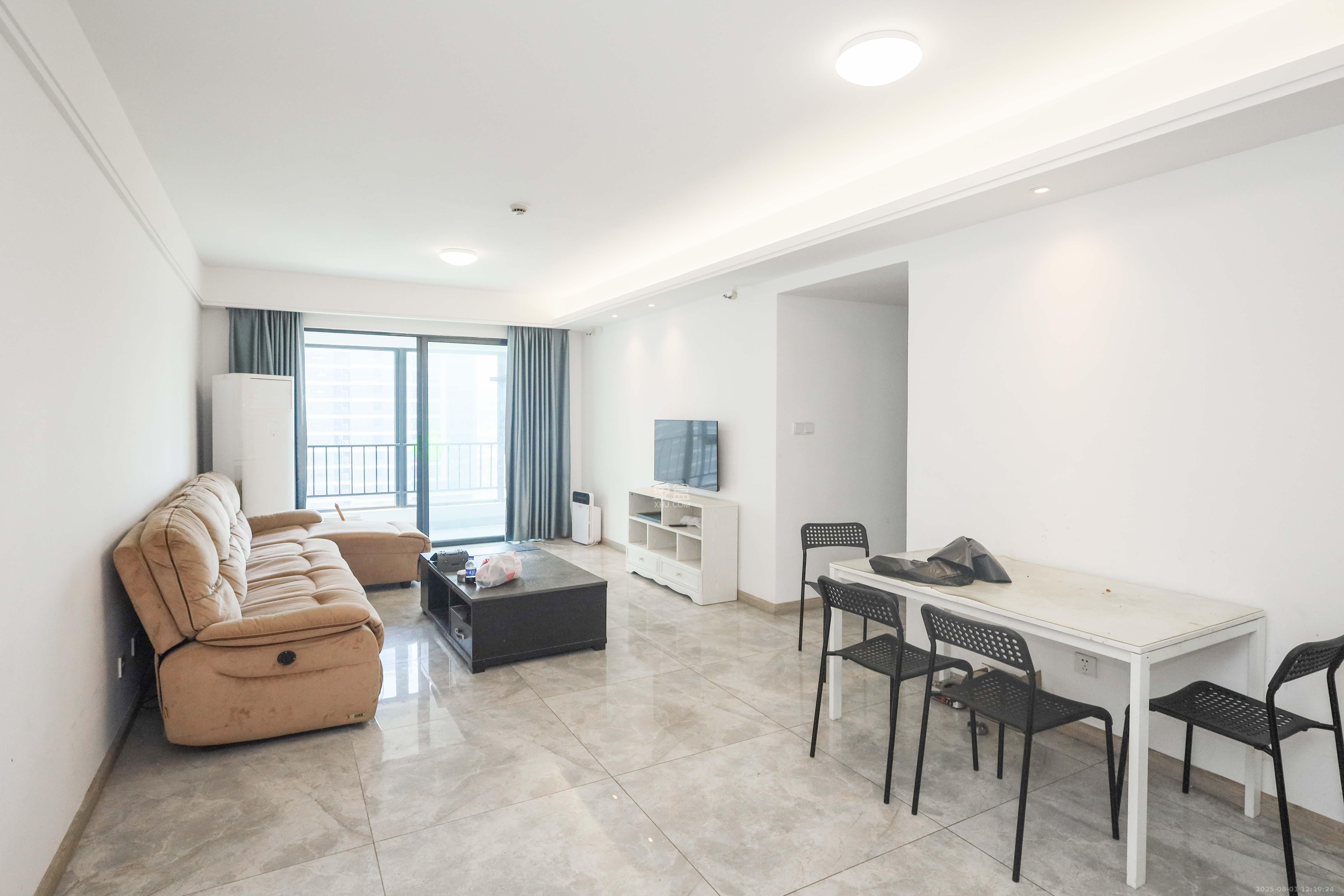 南山梅溪一方  3室1厅2卫    125.0万 南山梅溪一方  3室1厅2卫    125.0万客厅