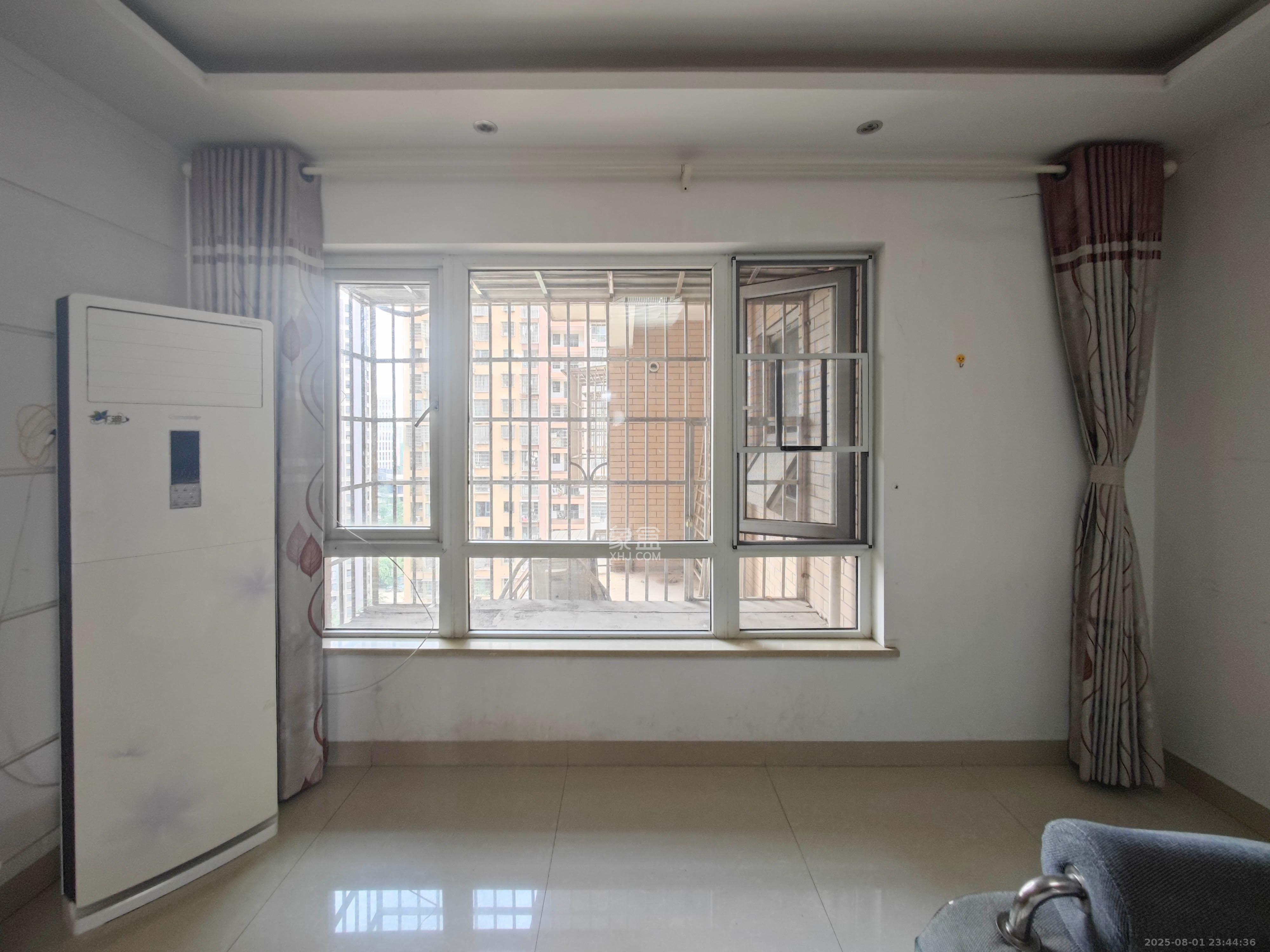 汇金城/嘉华城一期 3室2厅2卫 122.0万 汇金城/嘉华城一期 3室2厅2卫 122.0万阳台