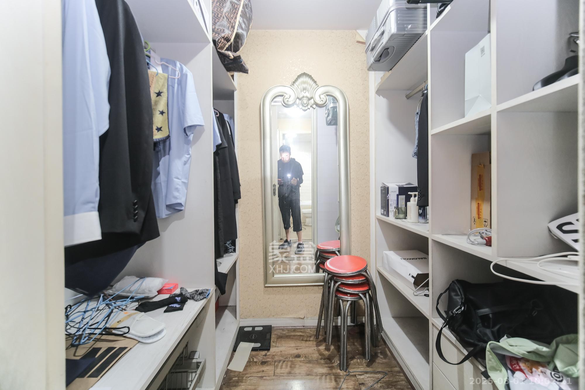 三一街区  4室2厅2卫   105.00万其他