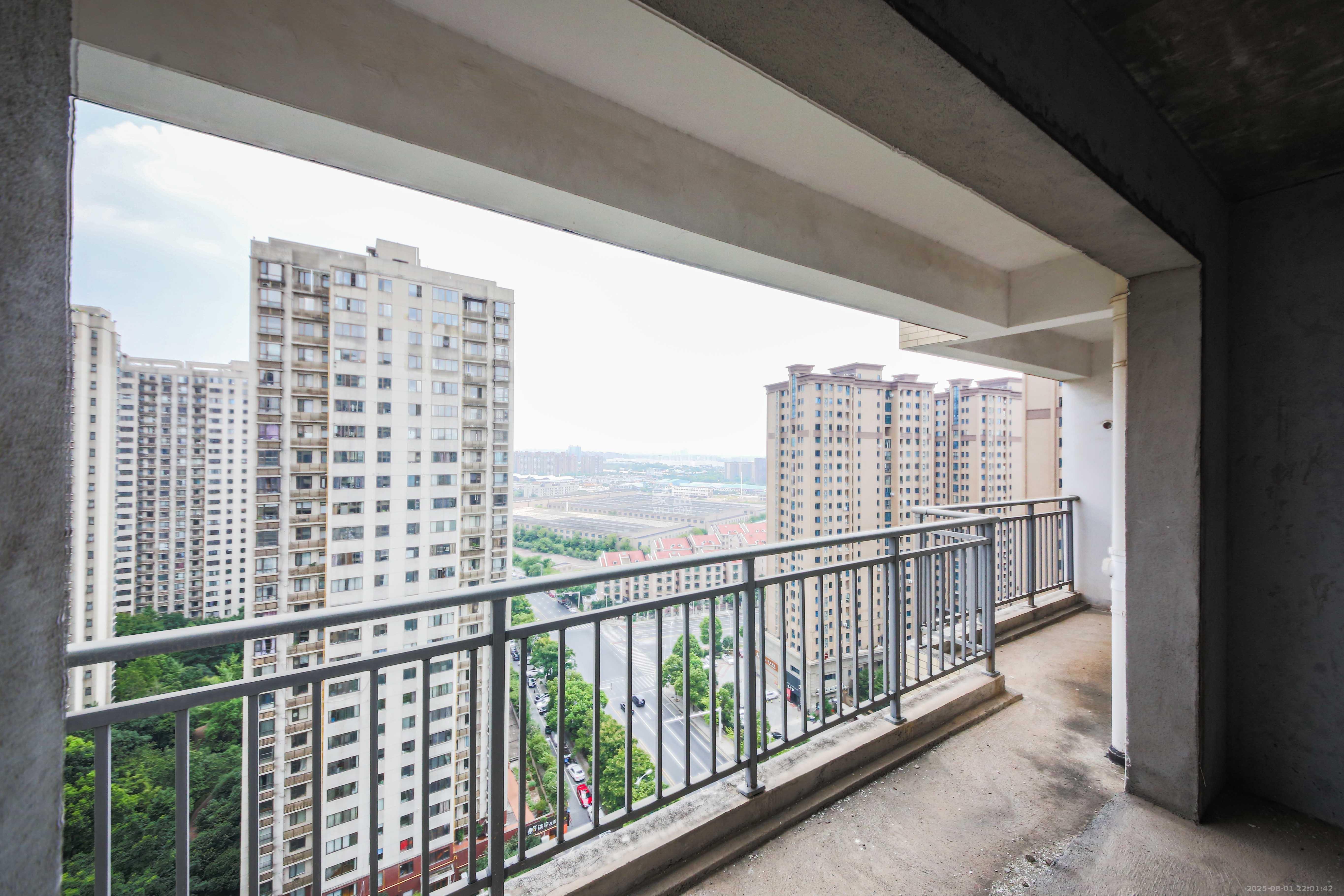 轻盐阳光CEO(轻盐雅苑)(轻奢时代)  3室2厅2卫    120.0万阳台