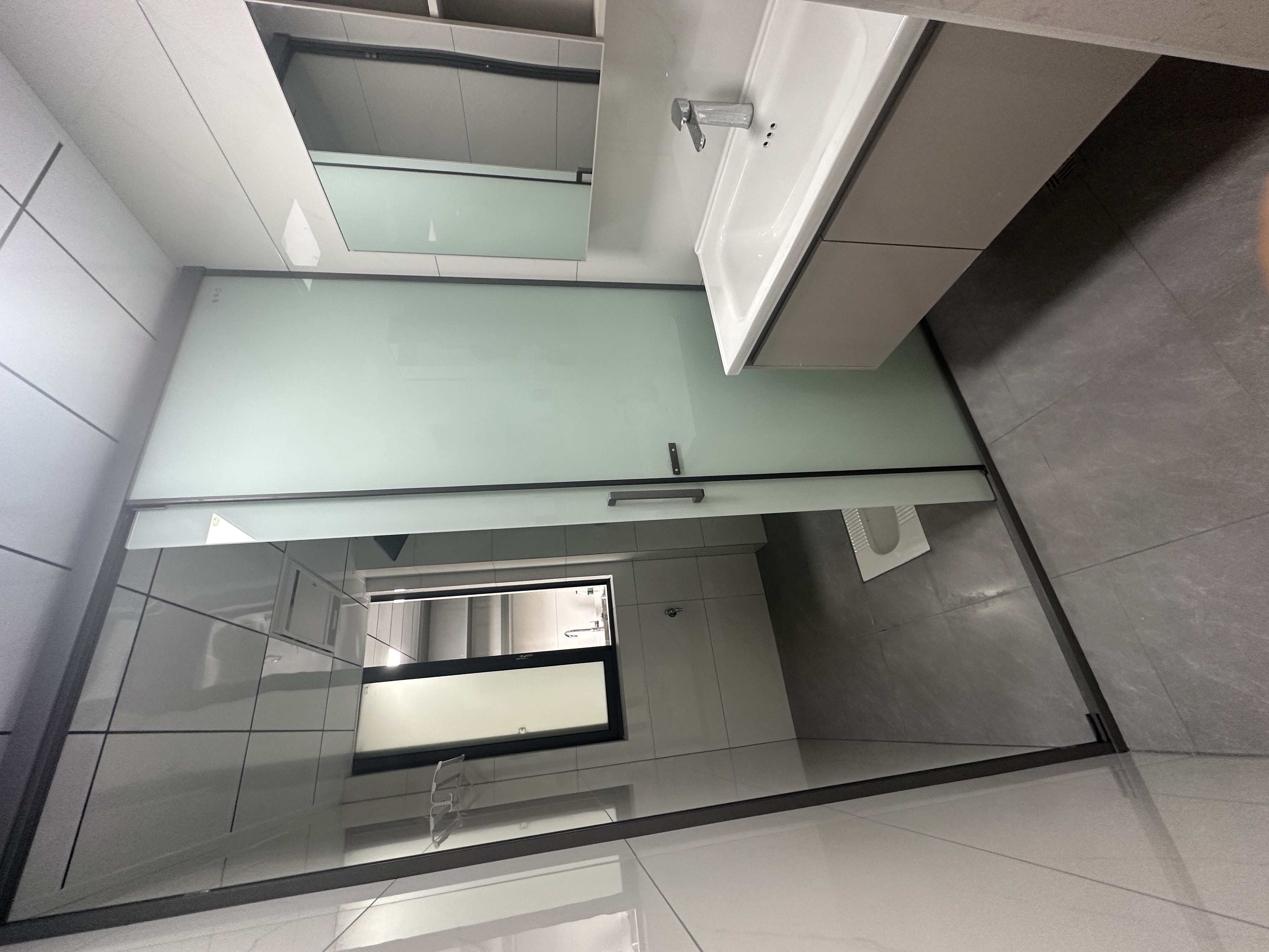 互助小区电梯房 3室2厅2卫 2500.0元/月 互助小区电梯房 3室2厅2卫 2500.0元/月室内图