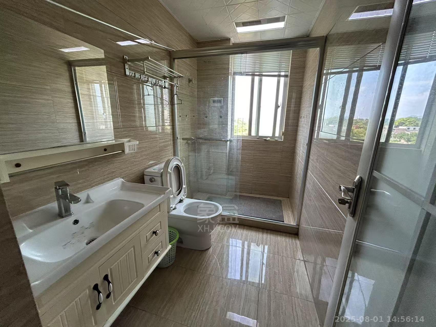 山河锦园 4室2厅2卫 2000.0元/月 山河锦园 4室2厅2卫 2000.0元/月室内图