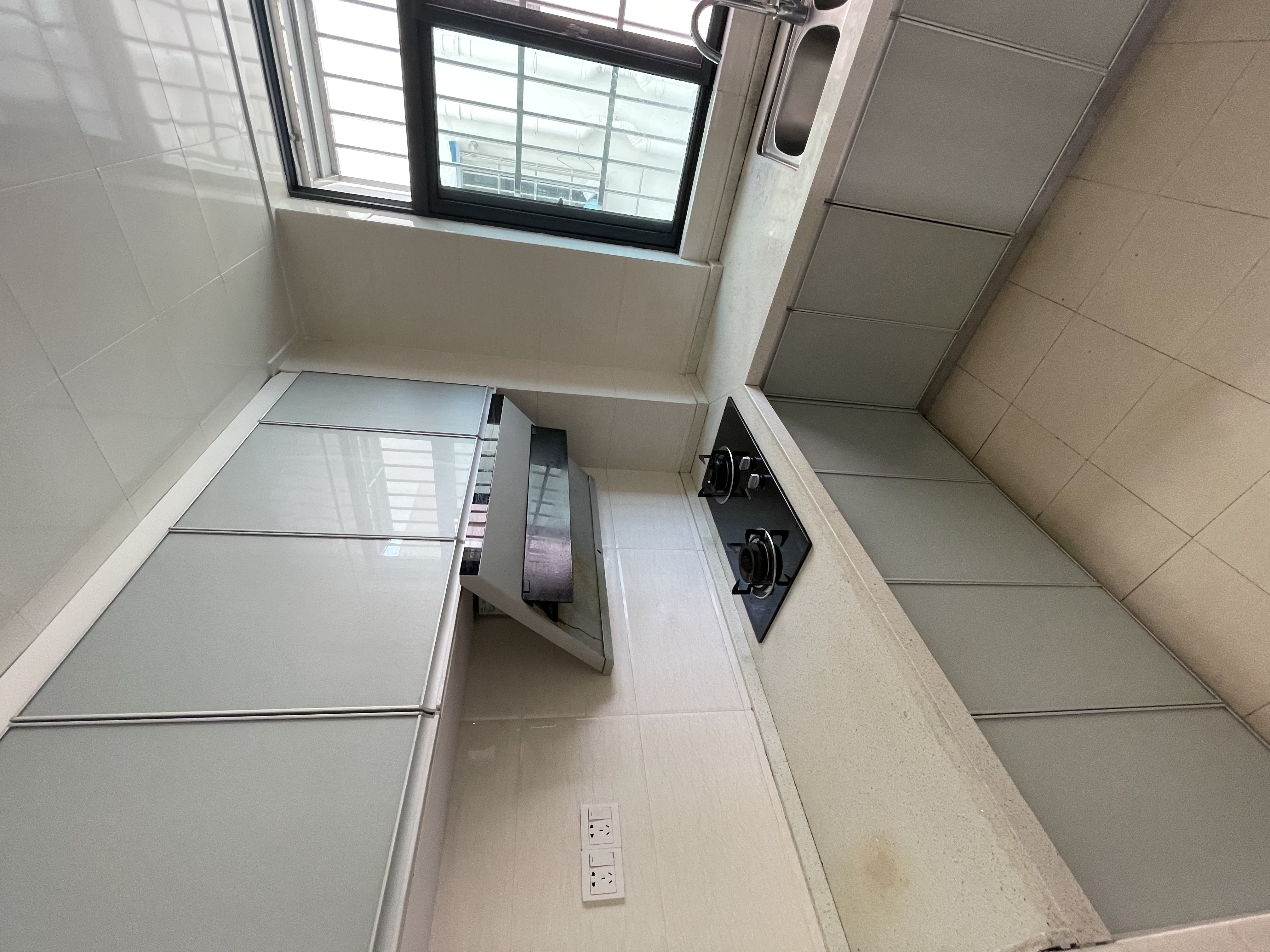 海南省汽车制配厂宿舍（海秀路汽车西站旁）  3室2厅1卫   2500.00元/月室内图