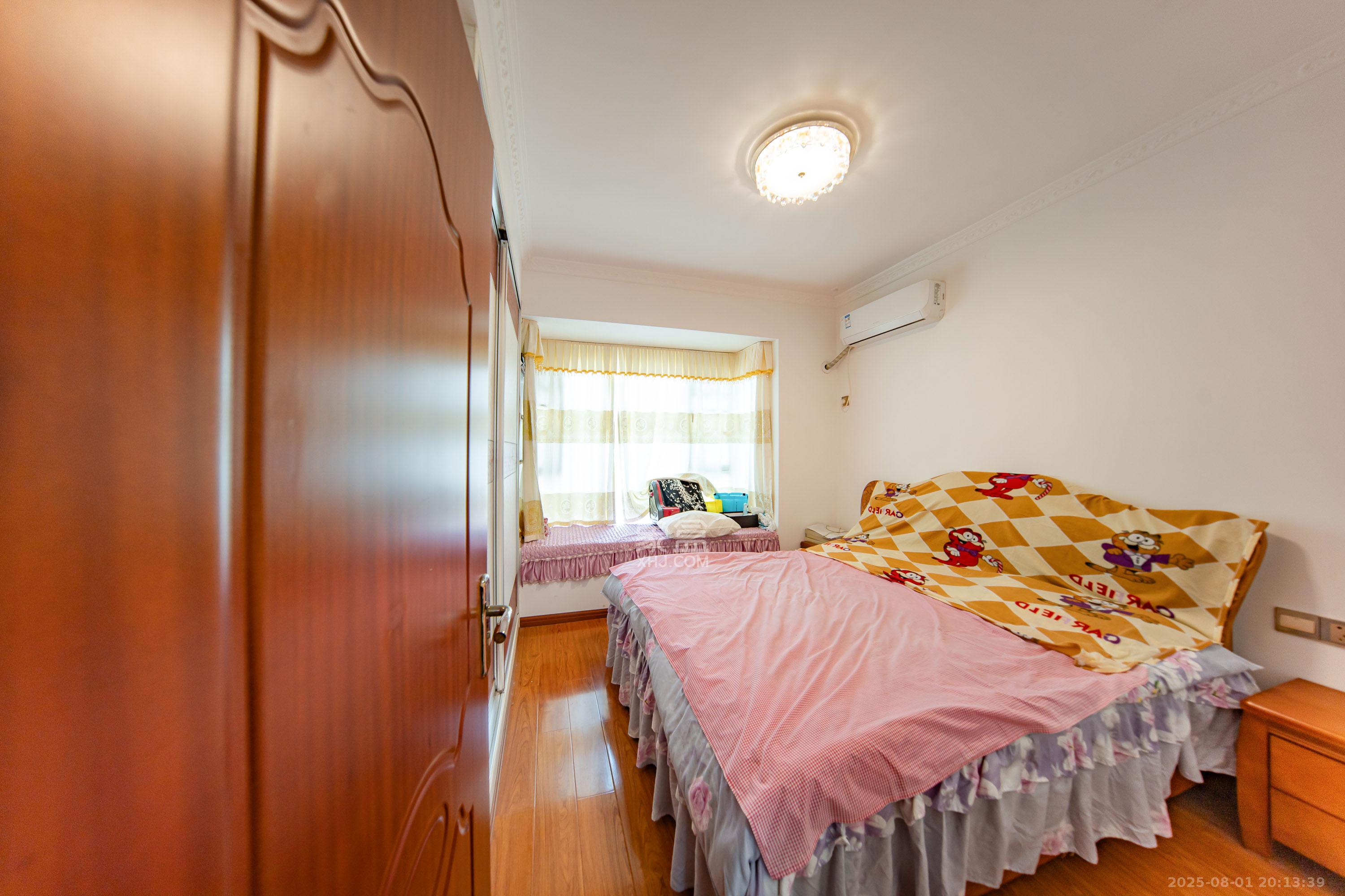 金鼎公园尚 3室2厅2卫 82.8万 金鼎公园尚 3室2厅2卫 82.8万卧室