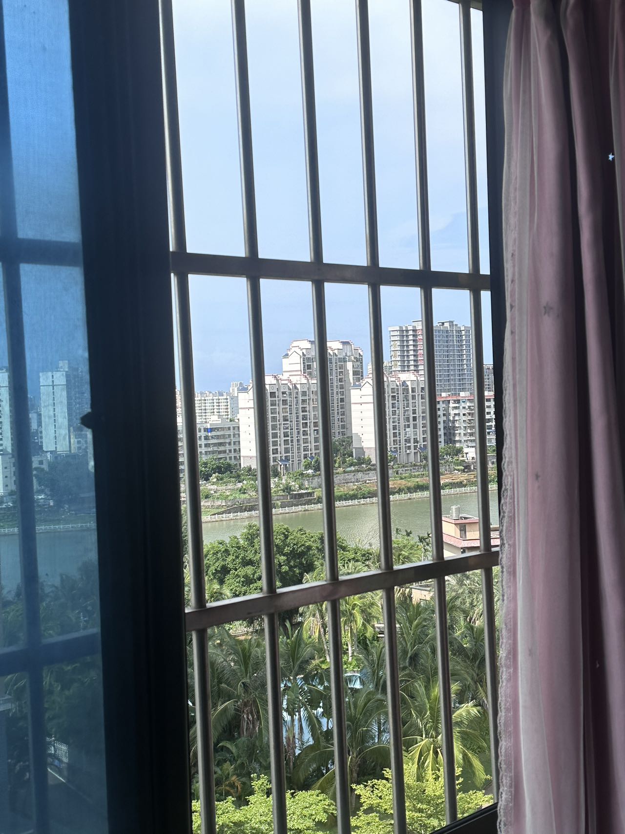 乾坤湖龙昆花园  1室0厅0卫    86.0万客厅