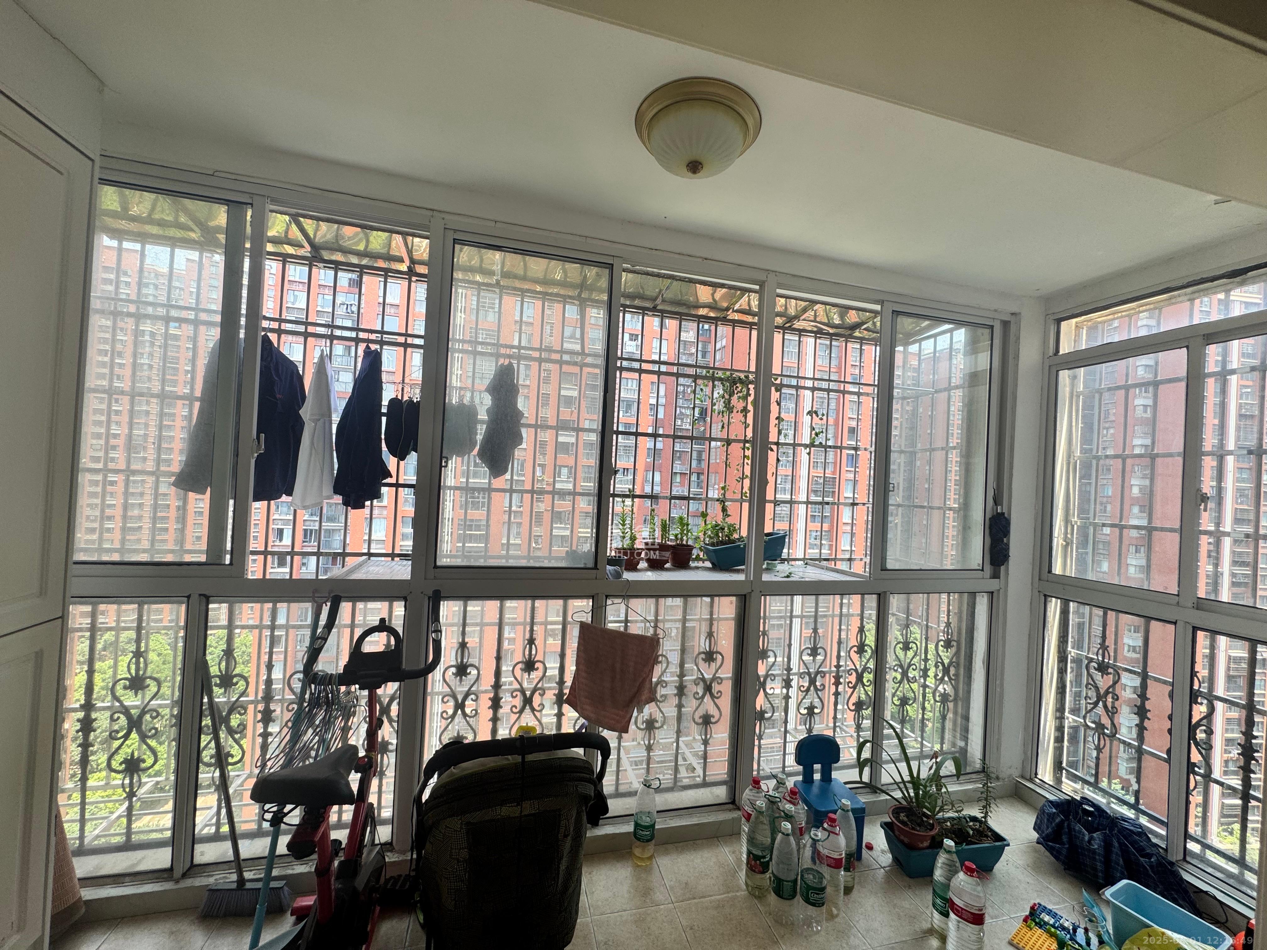 广泰家园  4室2厅2卫    2500.0元/月室内图