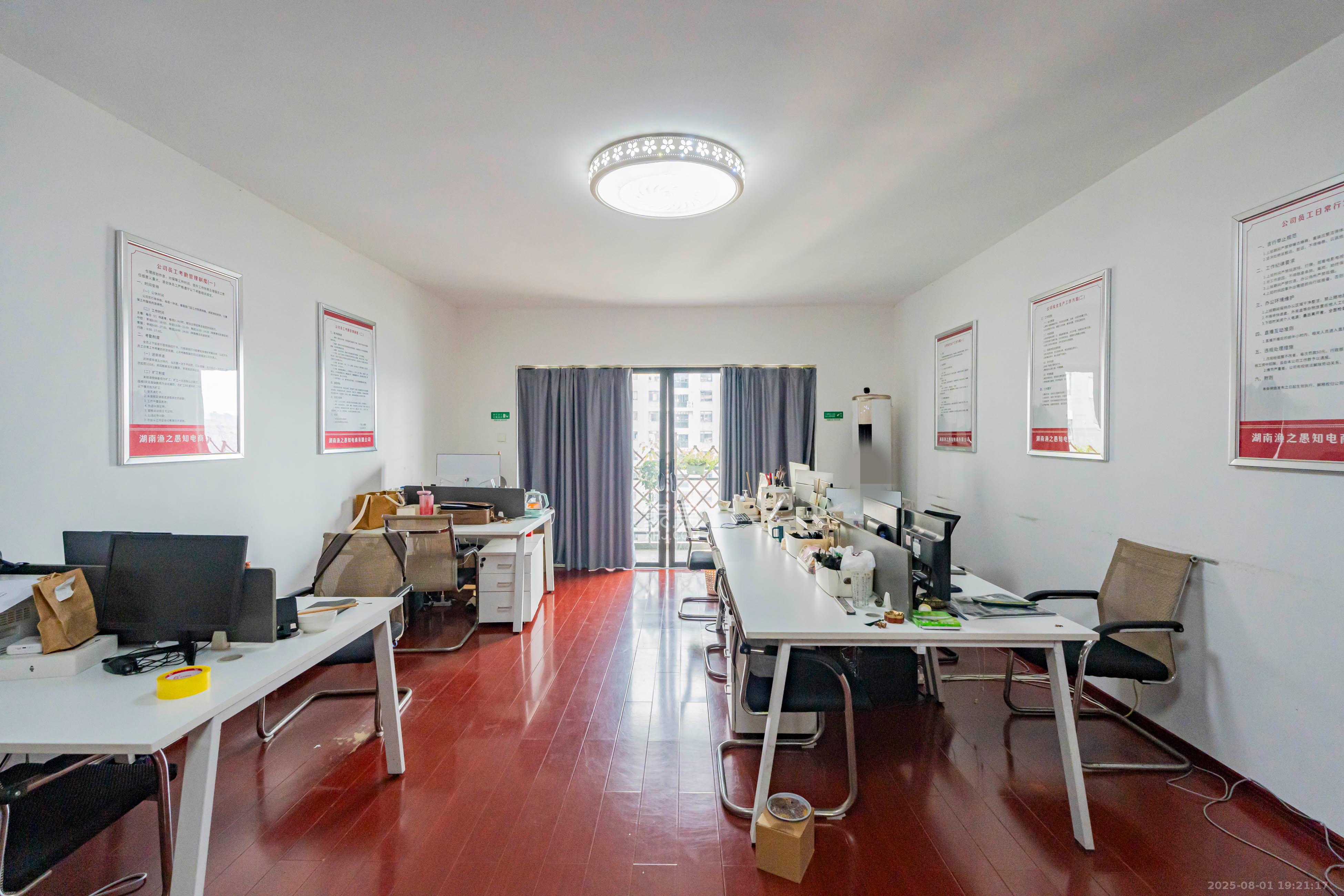 归心苑  5室2厅2卫    199.0万 归心苑  5室2厅2卫    199.0万客厅