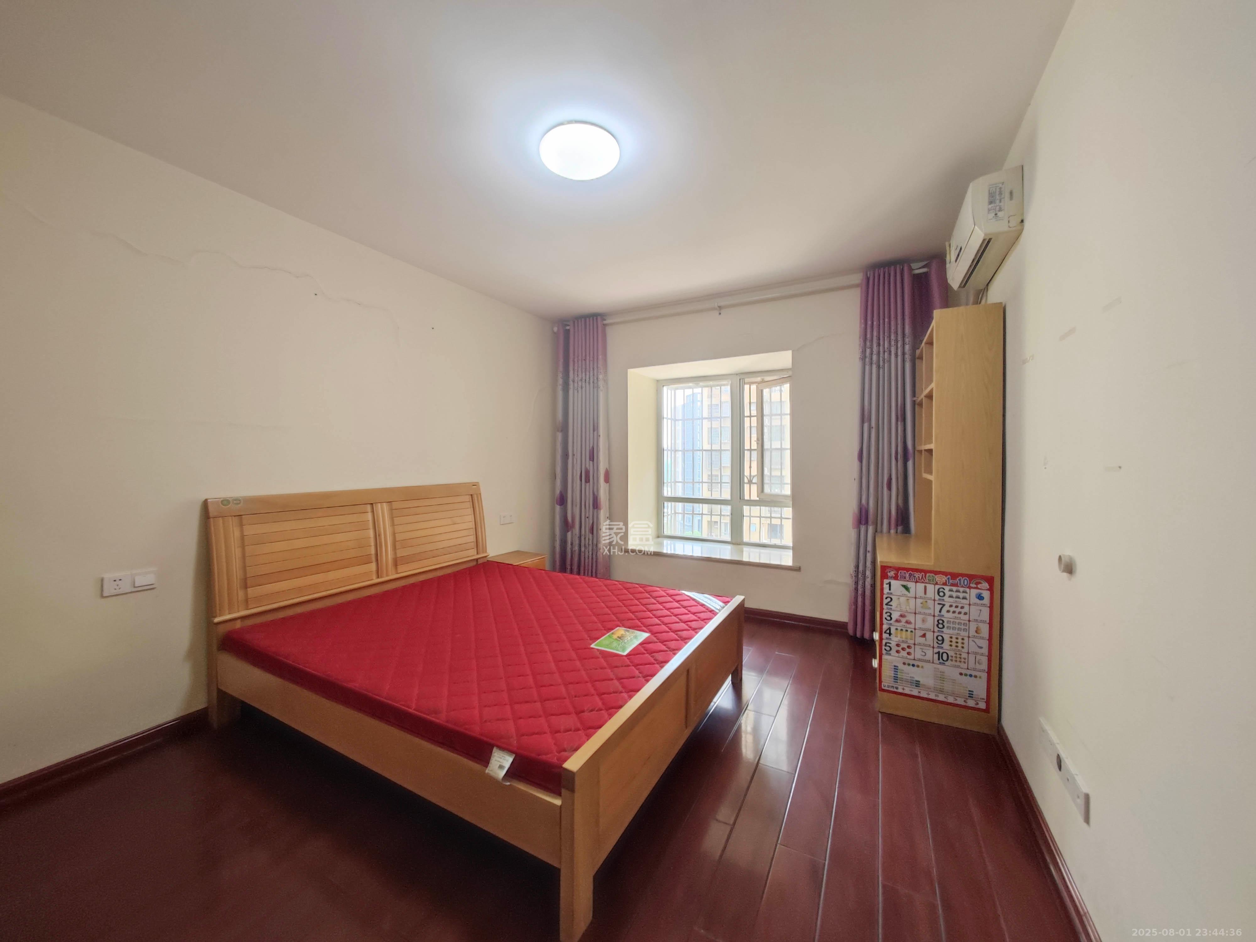 汇金城/嘉华城一期 3室2厅2卫 122.0万 汇金城/嘉华城一期 3室2厅2卫 122.0万卧室