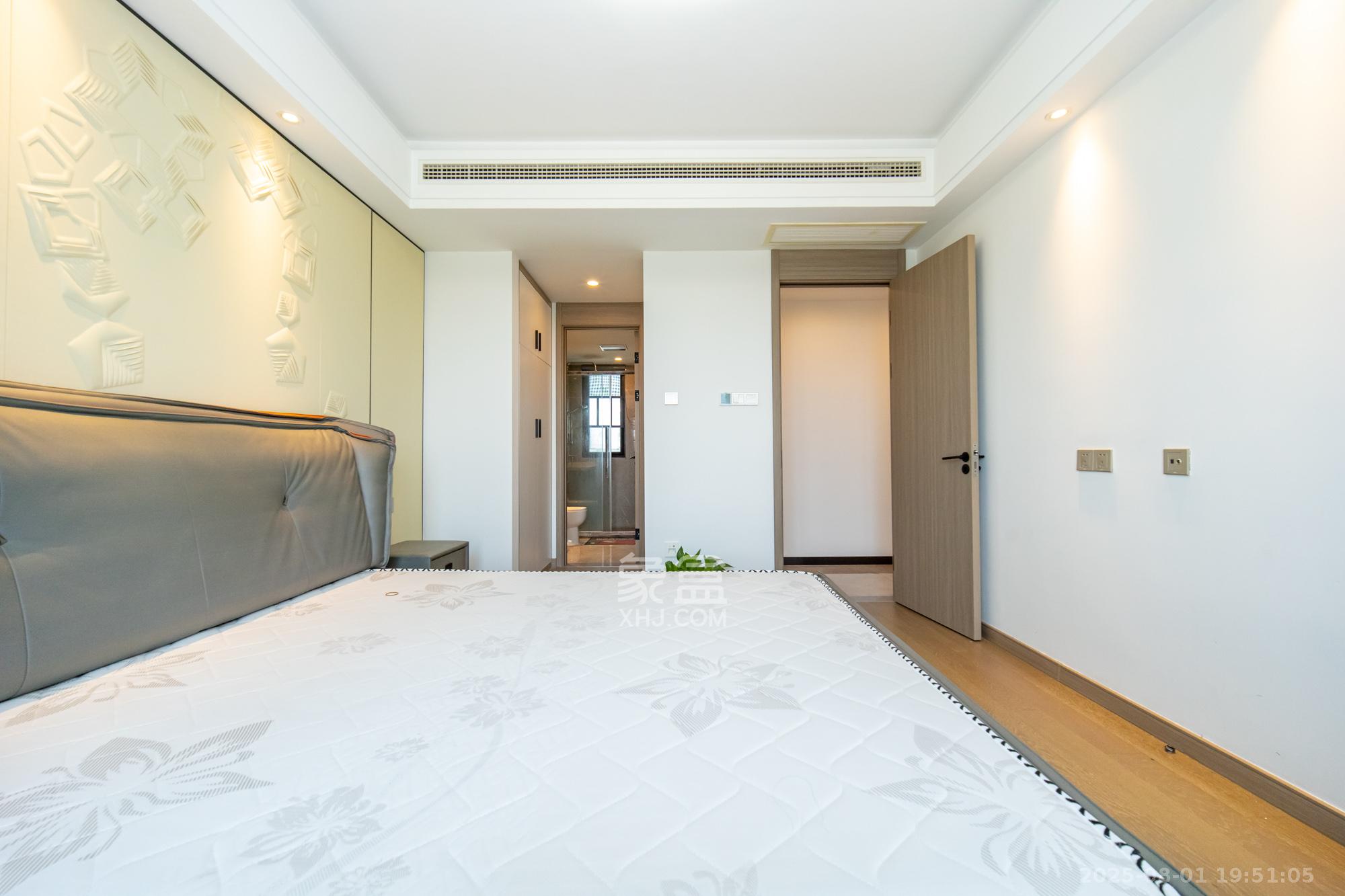 东原麓印长江A区  4室2厅2卫   154.00万卧室