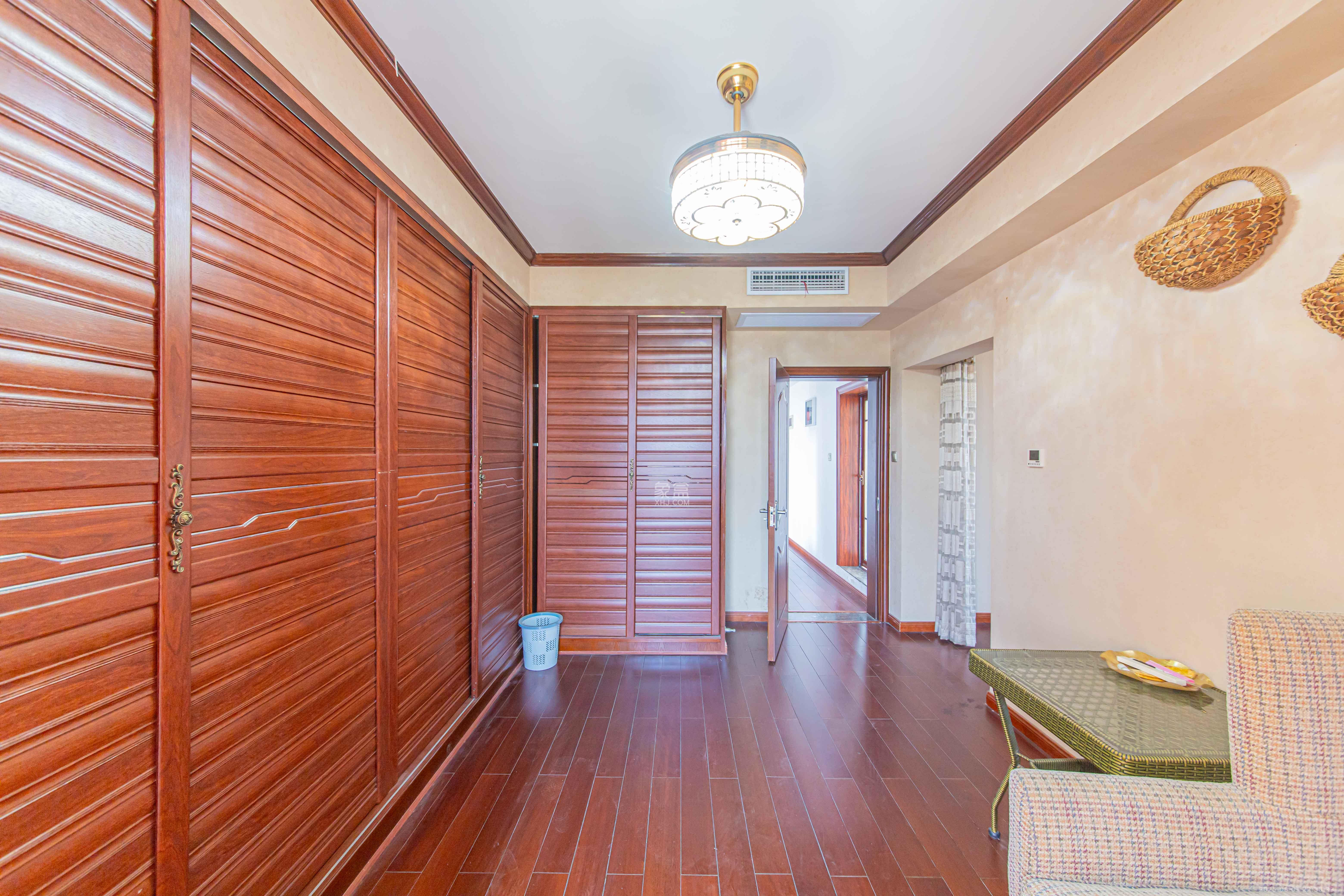 九峰远见 6室3厅4卫 266.0万 九峰远见 6室3厅4卫 266.0万其他