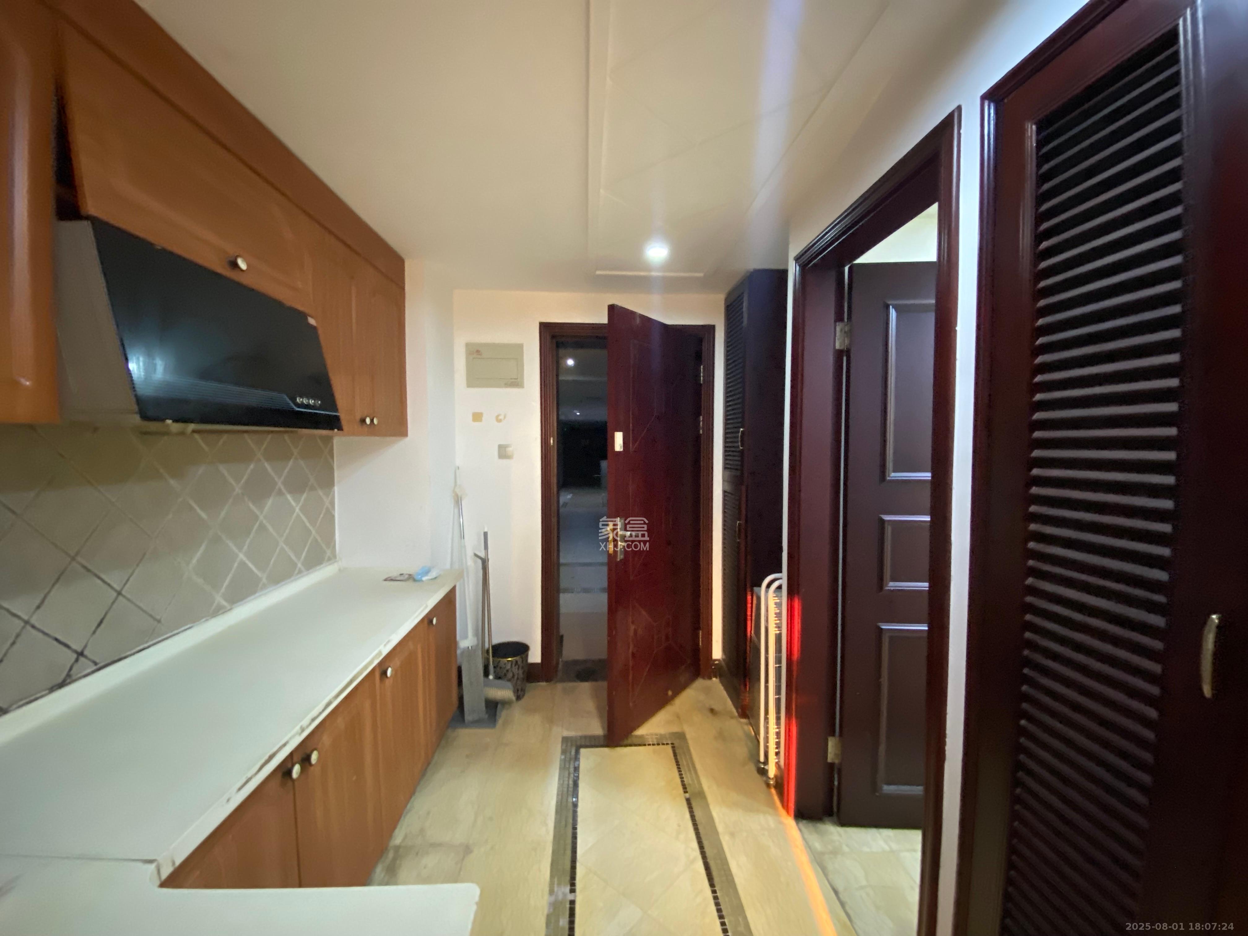 沁园春御院  1室1厅1卫    1500.0元/月室内图