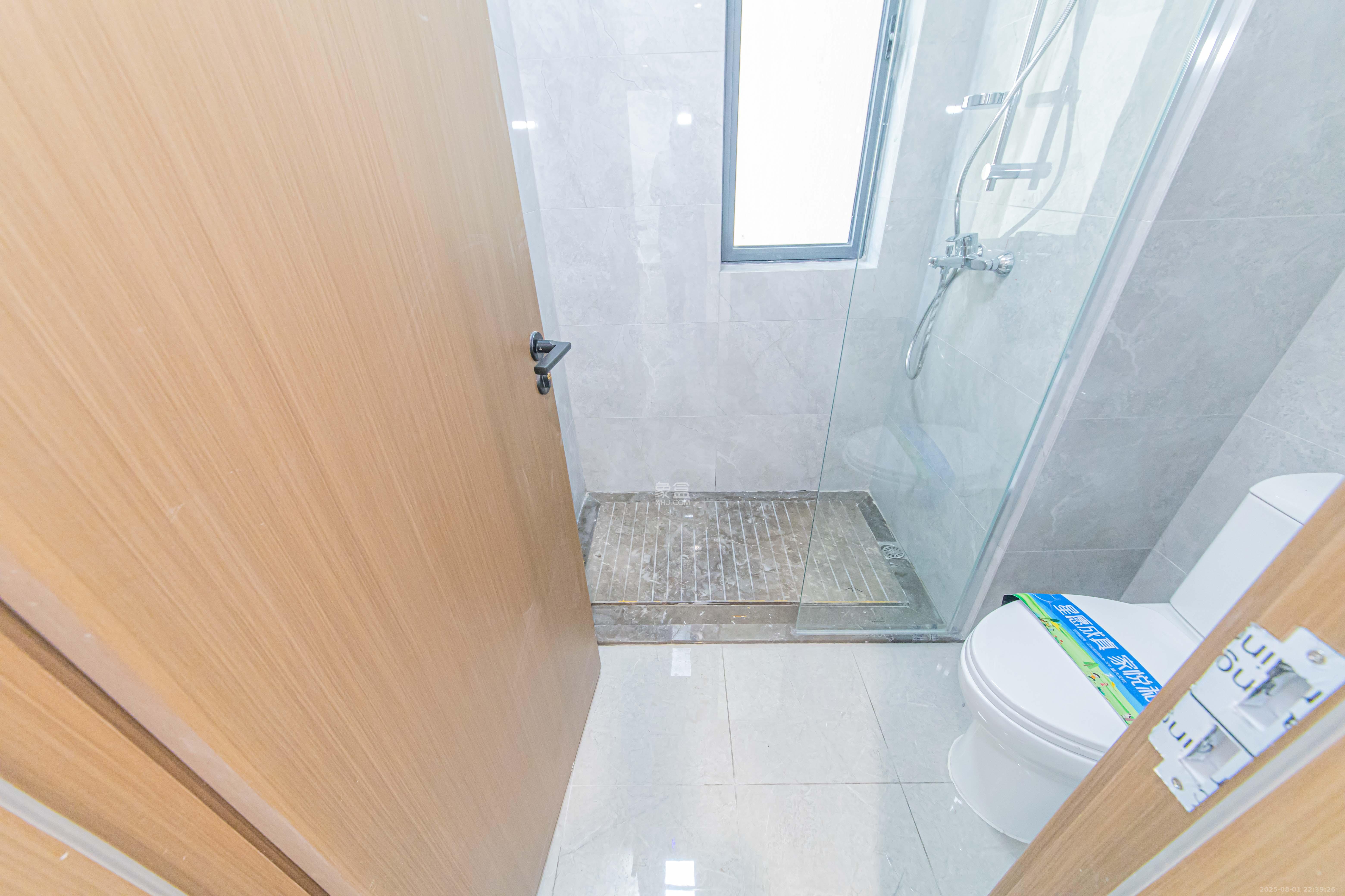 江悦和鸣  4室2厅2卫    215.0万 江悦和鸣  4室2厅2卫    215.0万卫生间