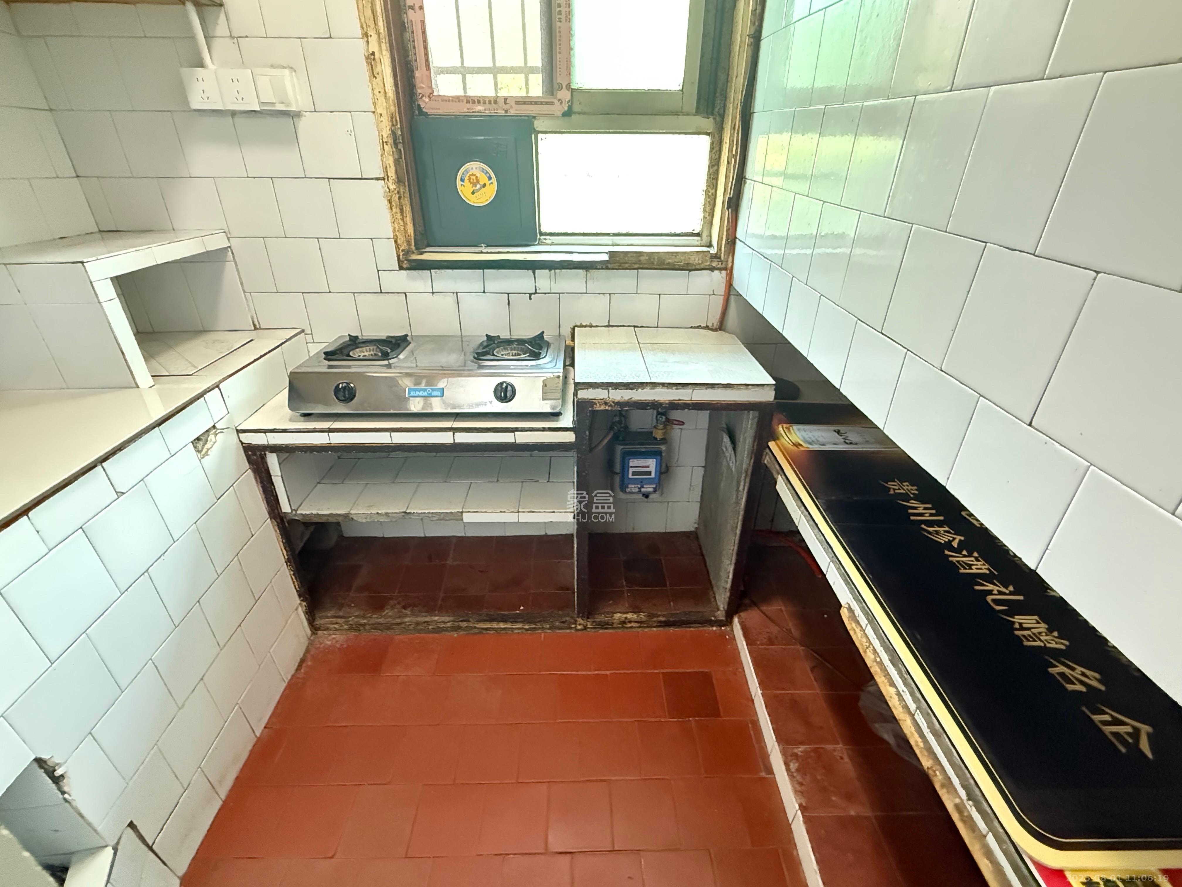 阿弥岭一二片  2室1厅1卫    1300.0元/月 阿弥岭一二片  2室1厅1卫    1300.0元/月室内图