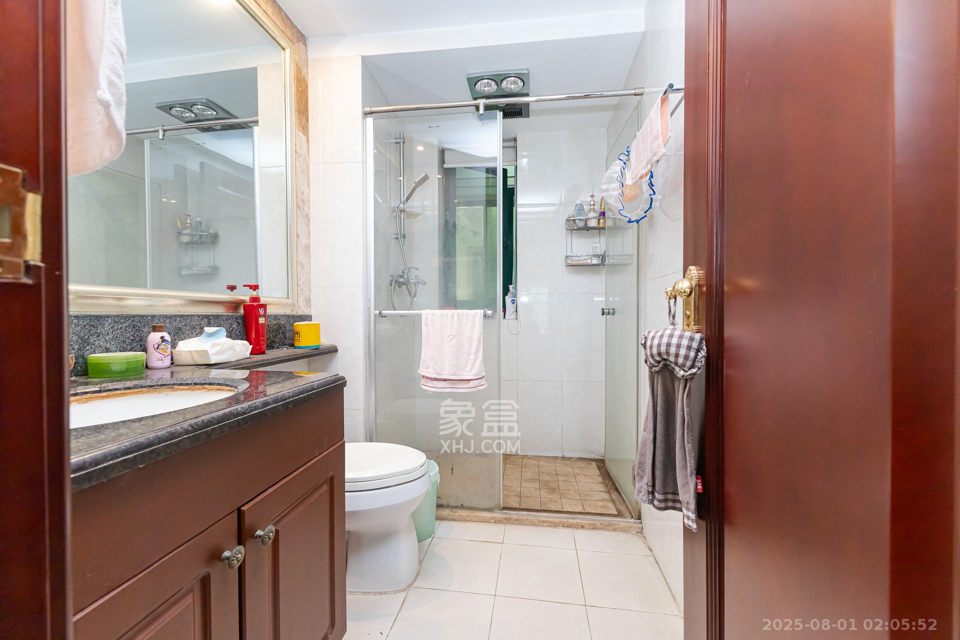 恒大名都 4室2厅2卫 78.0万 恒大名都 4室2厅2卫 78.0万卫生间