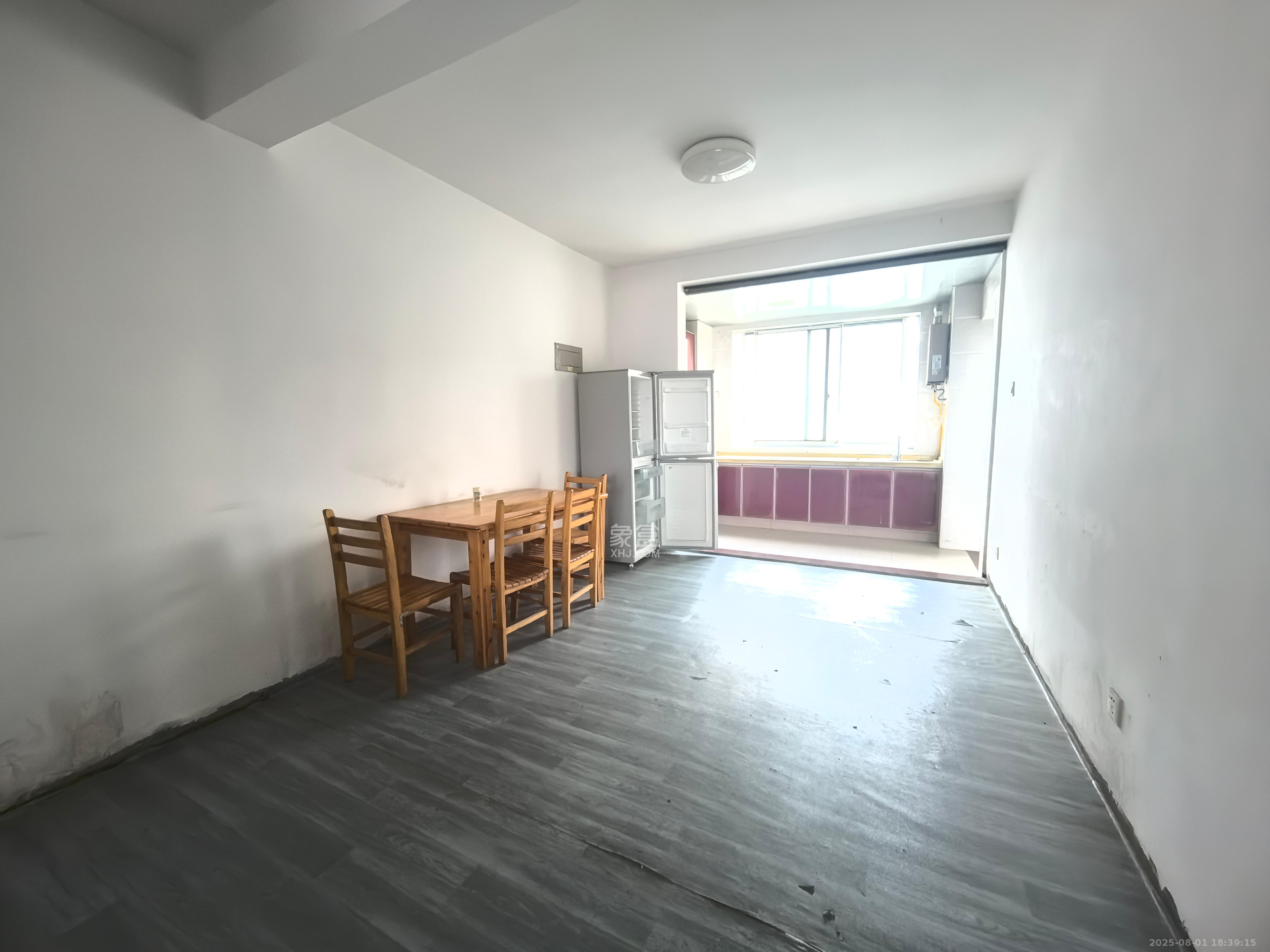 万国城(当代满庭春MOMA)二期 3室2厅2卫 2100.0元/月 万国城(当代满庭春MOMA)二期 3室2厅2卫 2100.0元/月室内图