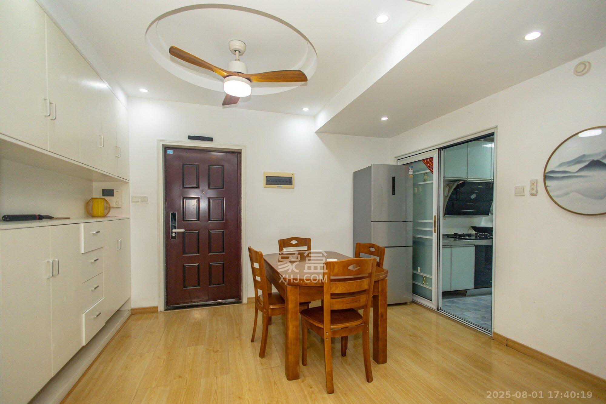 蓝山郡  3室2厅2卫    2400.0元/月室内图