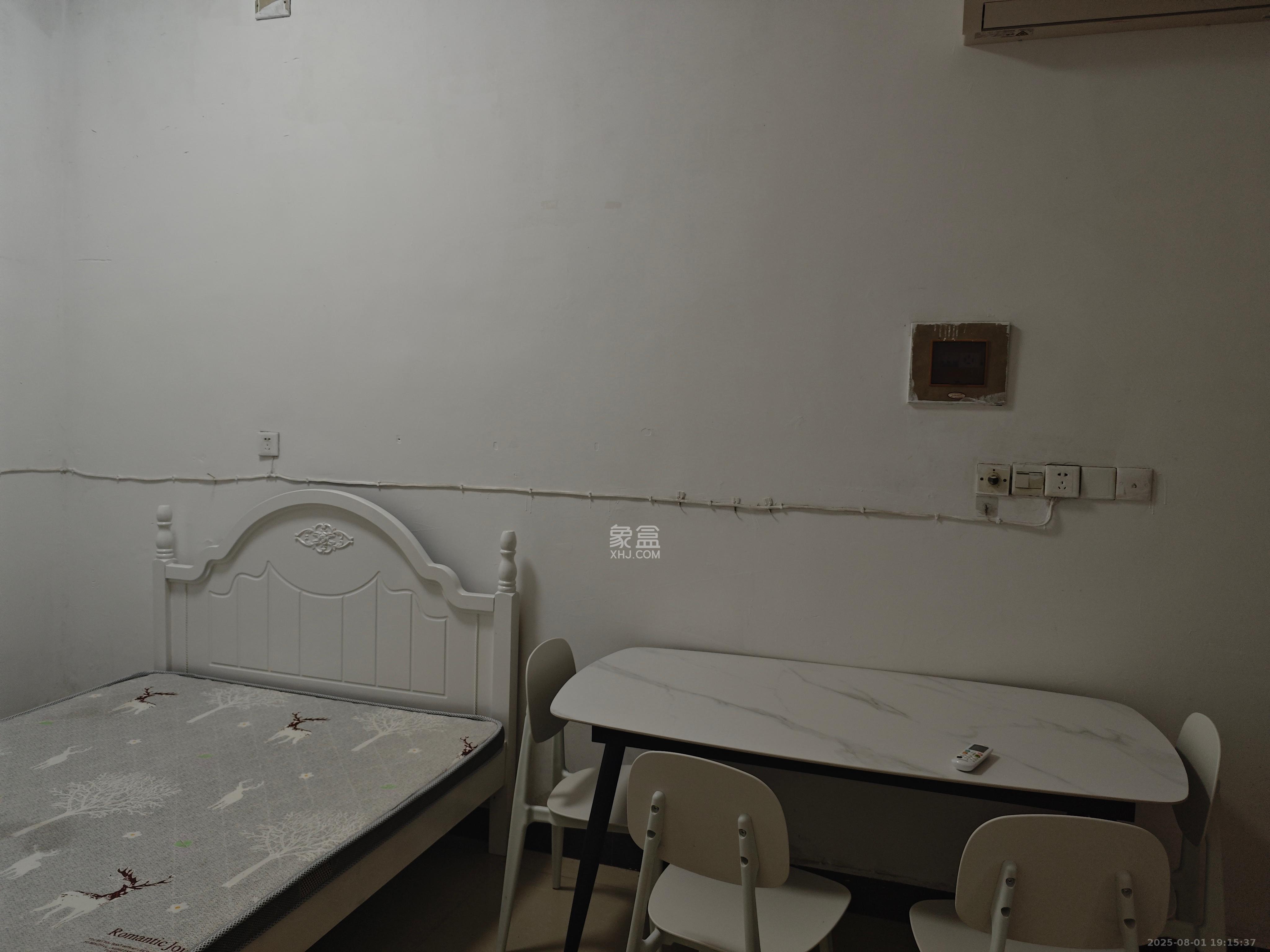 岳北社区  1室1厅1卫    1700.0元/月室内图