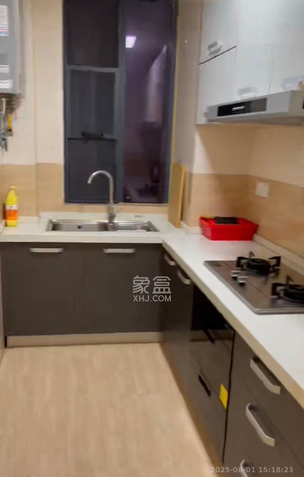 润芳园 4室2厅2卫 2800.0元/月 润芳园 4室2厅2卫 2800.0元/月室内图