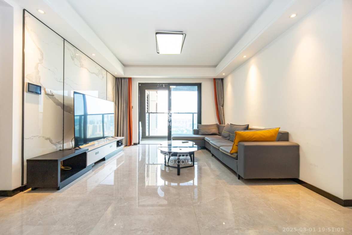 东原麓印长江A区  4室2厅2卫    140.0万 东原麓印长江A区  4室2厅2卫    140.0万客厅