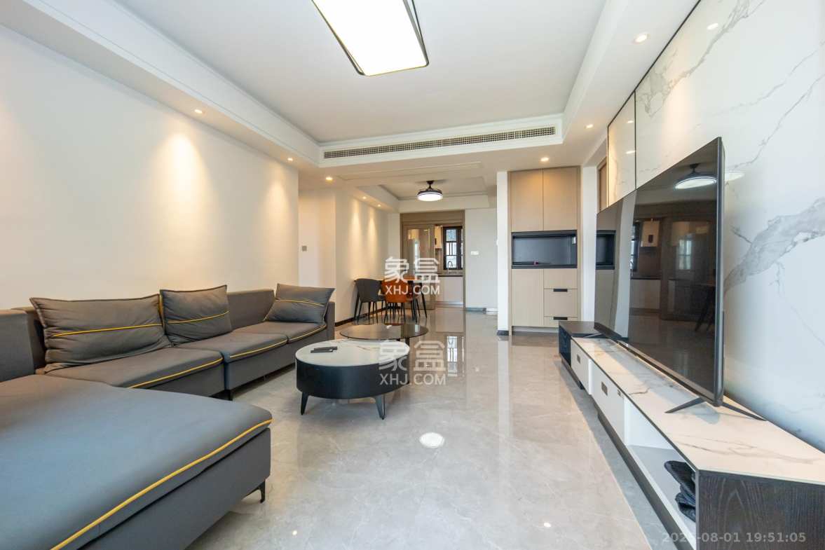 东原麓印长江A区  4室2厅2卫    140.0万 东原麓印长江A区  4室2厅2卫    140.0万客厅